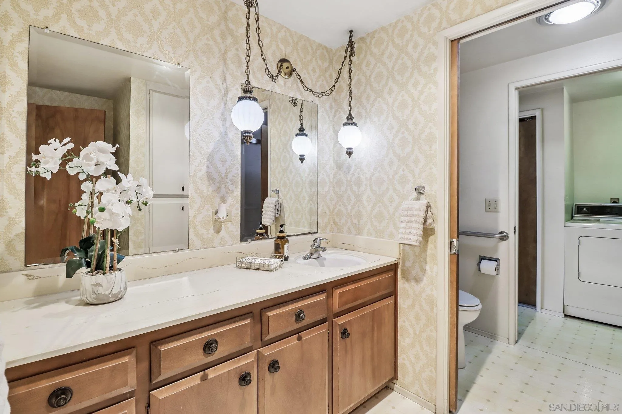 https://cdn.realtyfeed.com/cdn/127/260017595/336310f5f9a71e48b9bfdaccebf02149.webp