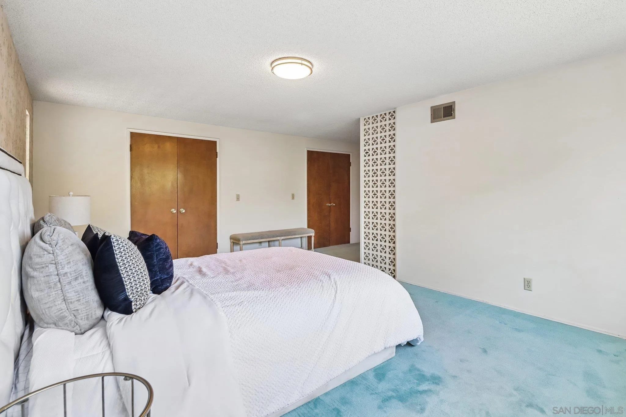 https://cdn.realtyfeed.com/cdn/127/260017595/3673228af32d7caabbba553d7996dcbf.webp