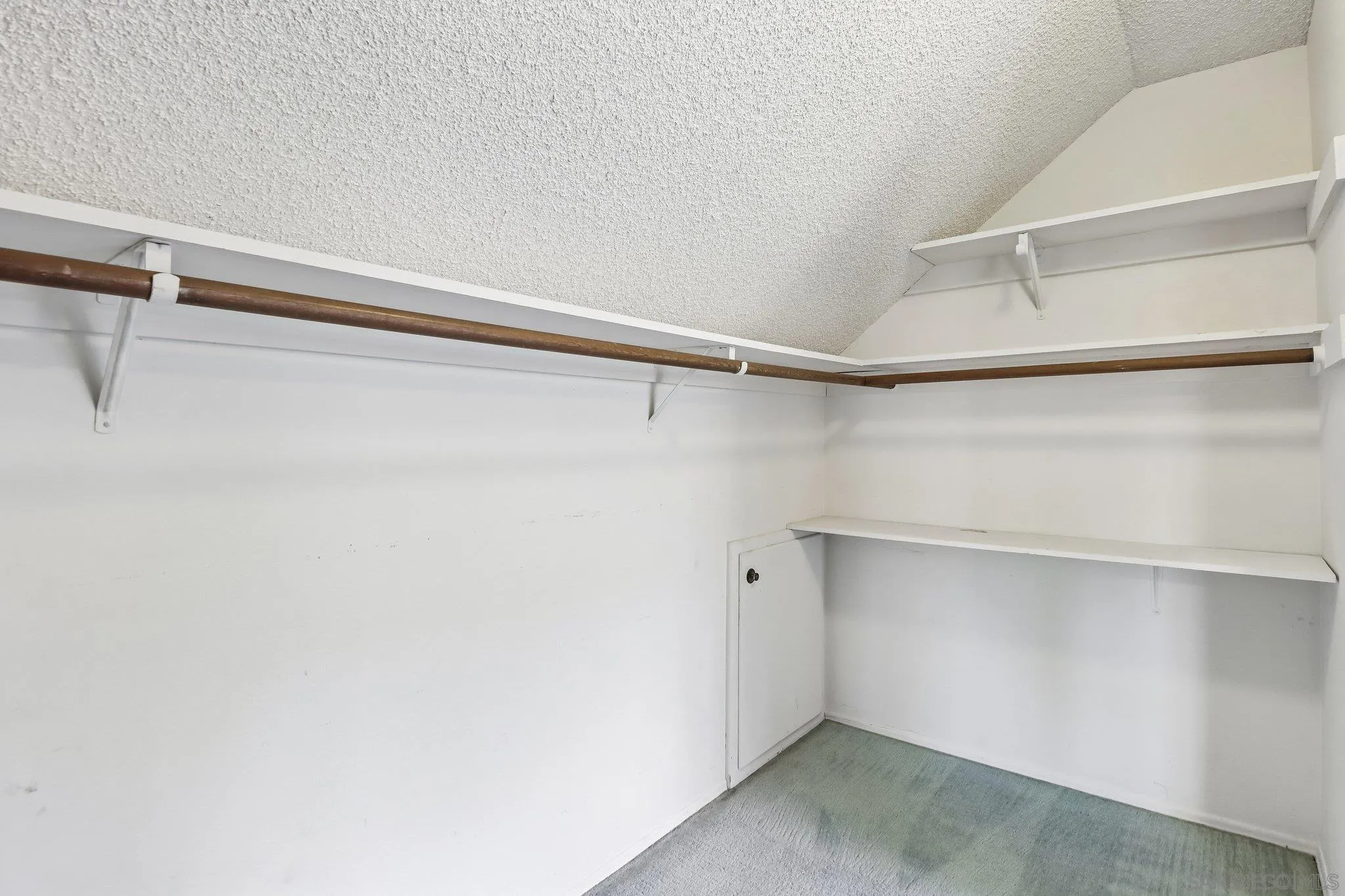 https://cdn.realtyfeed.com/cdn/127/260017595/3edabc1ef9db0b191fe34cc9fdf565d7.webp