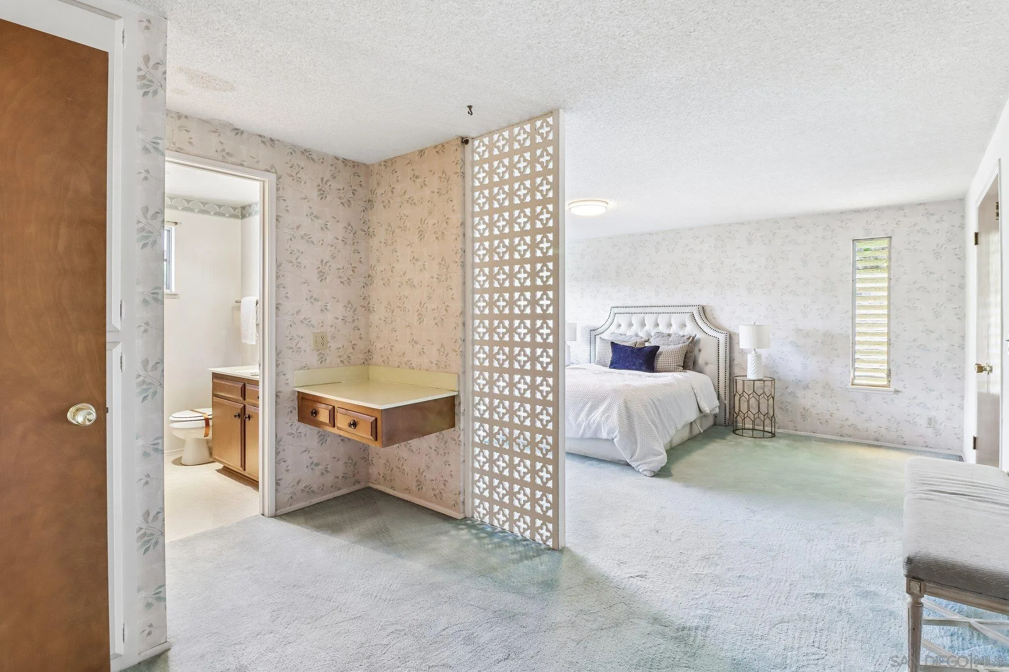 https://cdn.realtyfeed.com/cdn/127/260017595/4aaf21b9c2cb851602f78d1ccb431191.webp