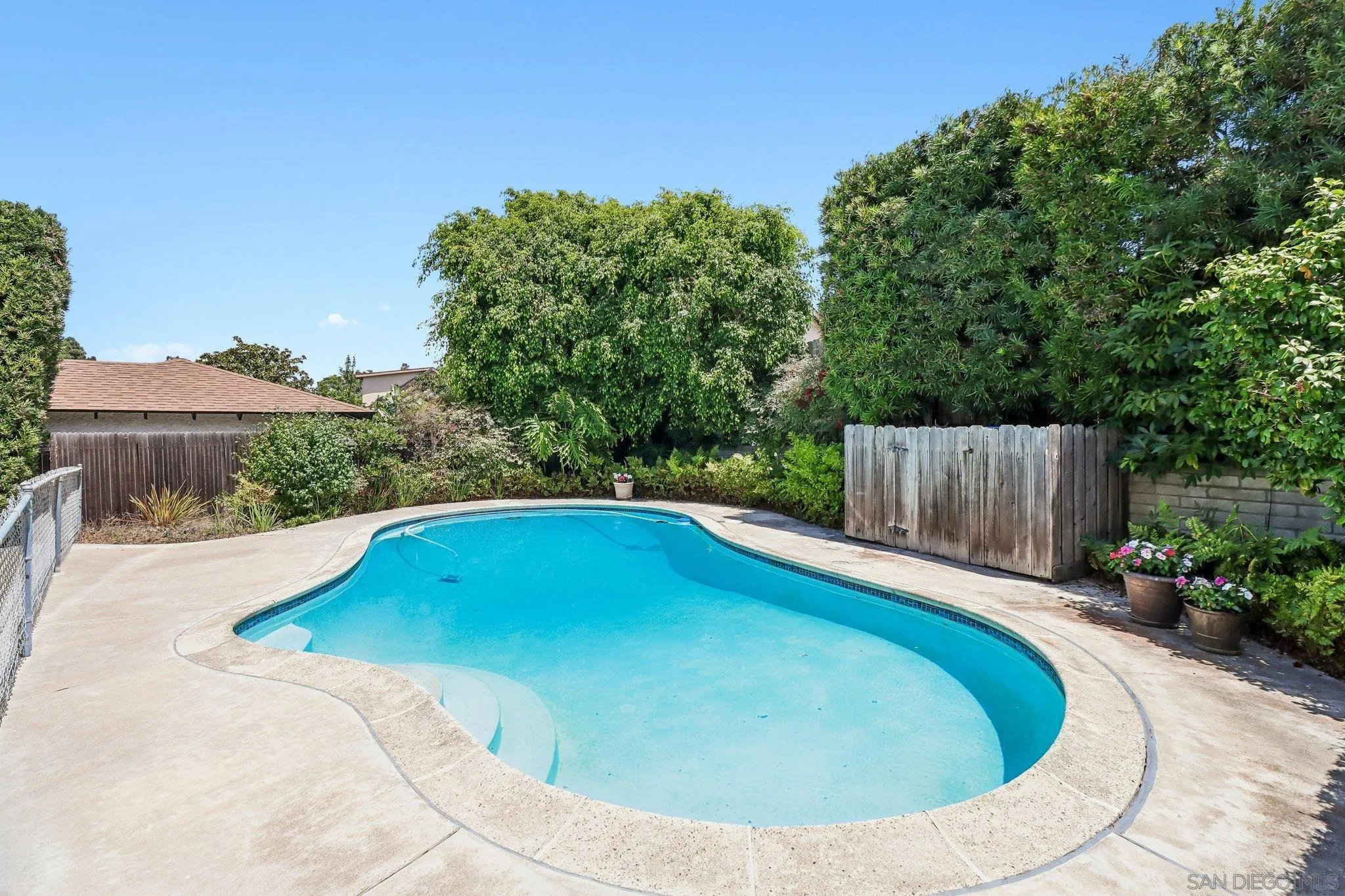 https://cdn.realtyfeed.com/cdn/127/260017595/8654da27ebadb445c31431db9fa3c618.webp