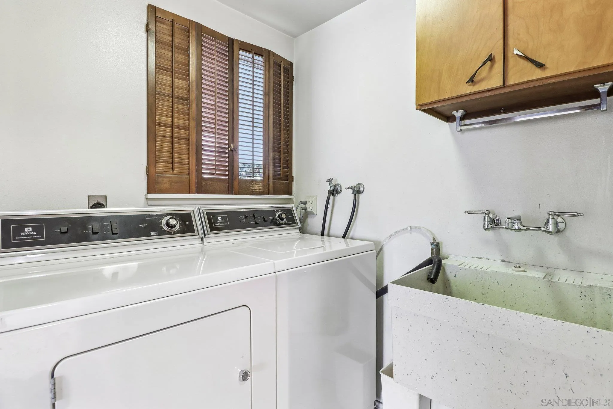 https://cdn.realtyfeed.com/cdn/127/260017595/9e5d7d30789f5ac3bc707ee8c49124a3.webp