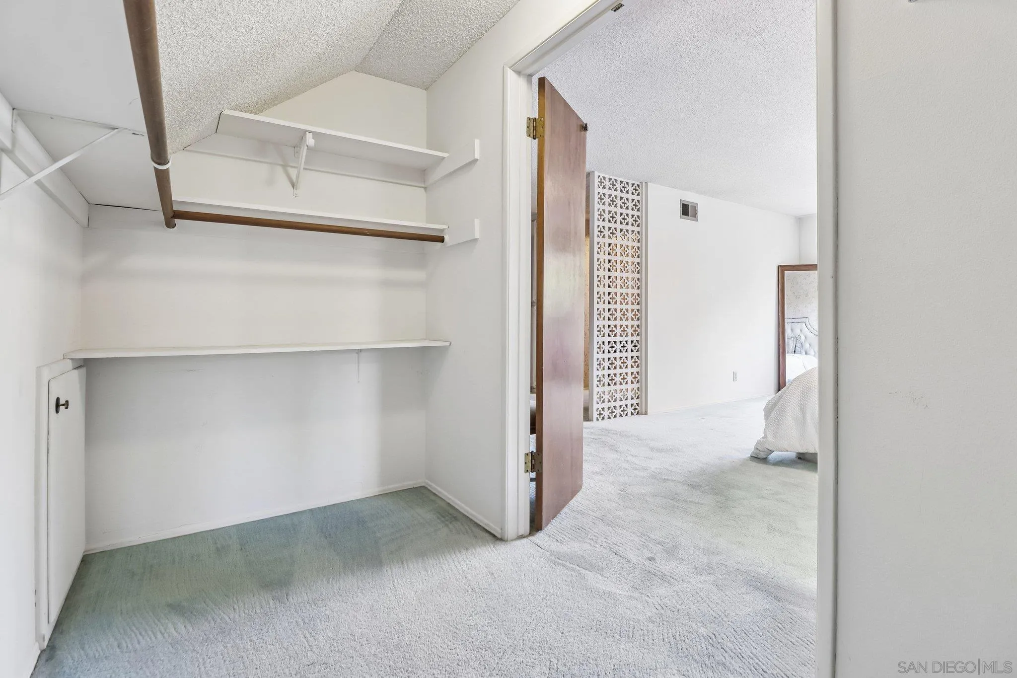 https://cdn.realtyfeed.com/cdn/127/260017595/ff03acf9202ad8647d1b464f5742b4b2.webp