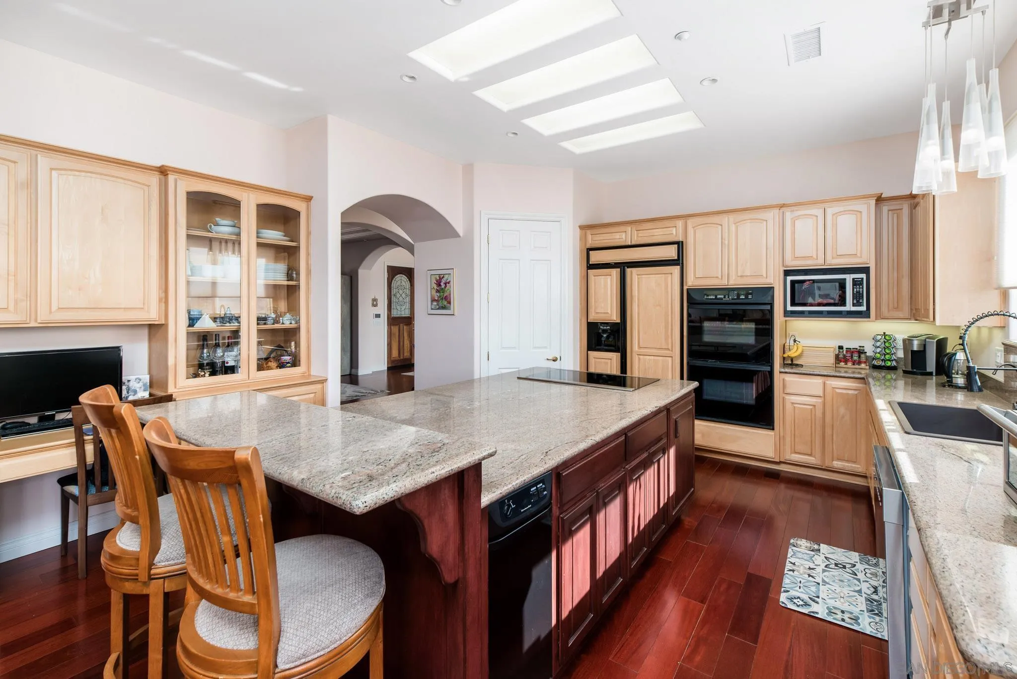https://cdn.realtyfeed.com/cdn/127/2600176/9f6c1d54b52a9377f58238a2f86e8828.webp