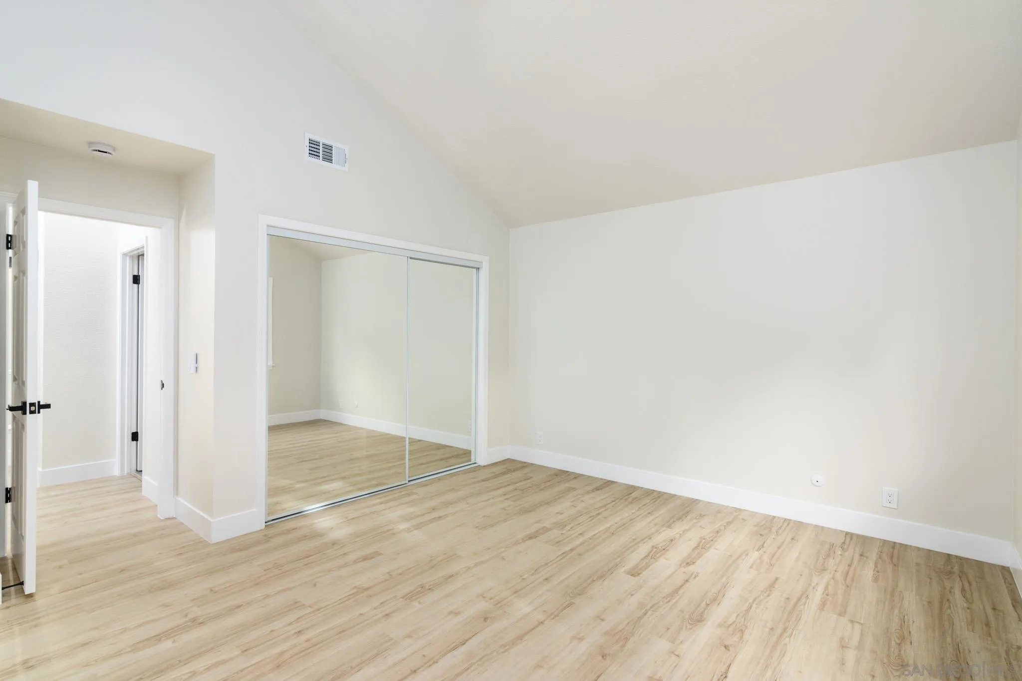 https://cdn.realtyfeed.com/cdn/127/260017603/1603a5c6130362bf043c98d41b4df547.webp