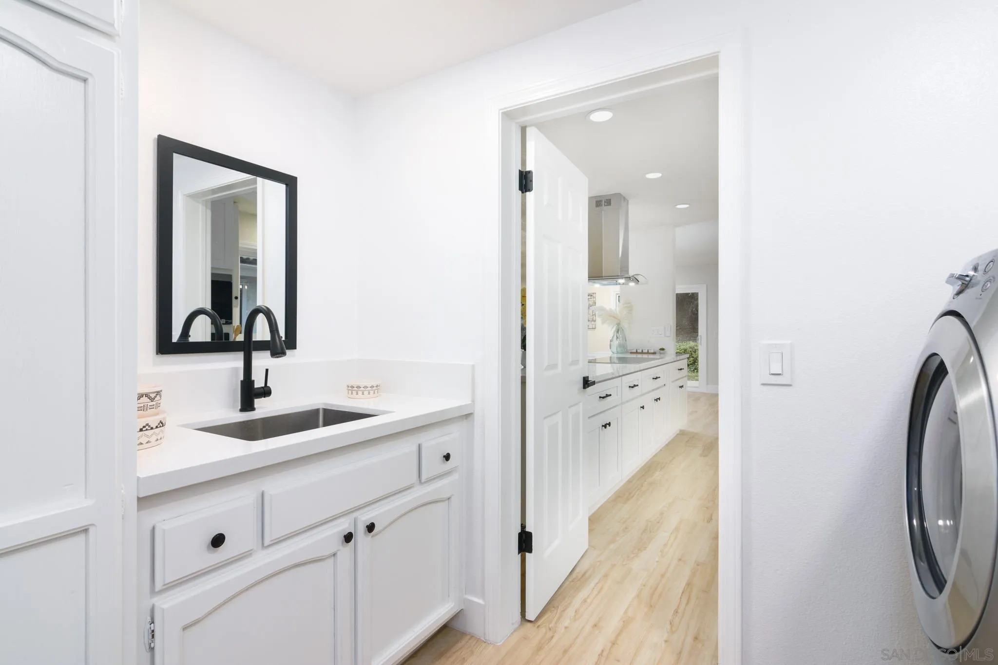 https://cdn.realtyfeed.com/cdn/127/260017603/19b1fbf78e4c7fe28d328fe81ae2bab0.webp