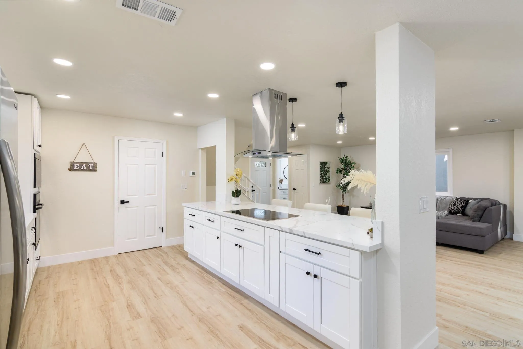 https://cdn.realtyfeed.com/cdn/127/260017603/b61d5b01b657ac60c33125f420a44206.webp