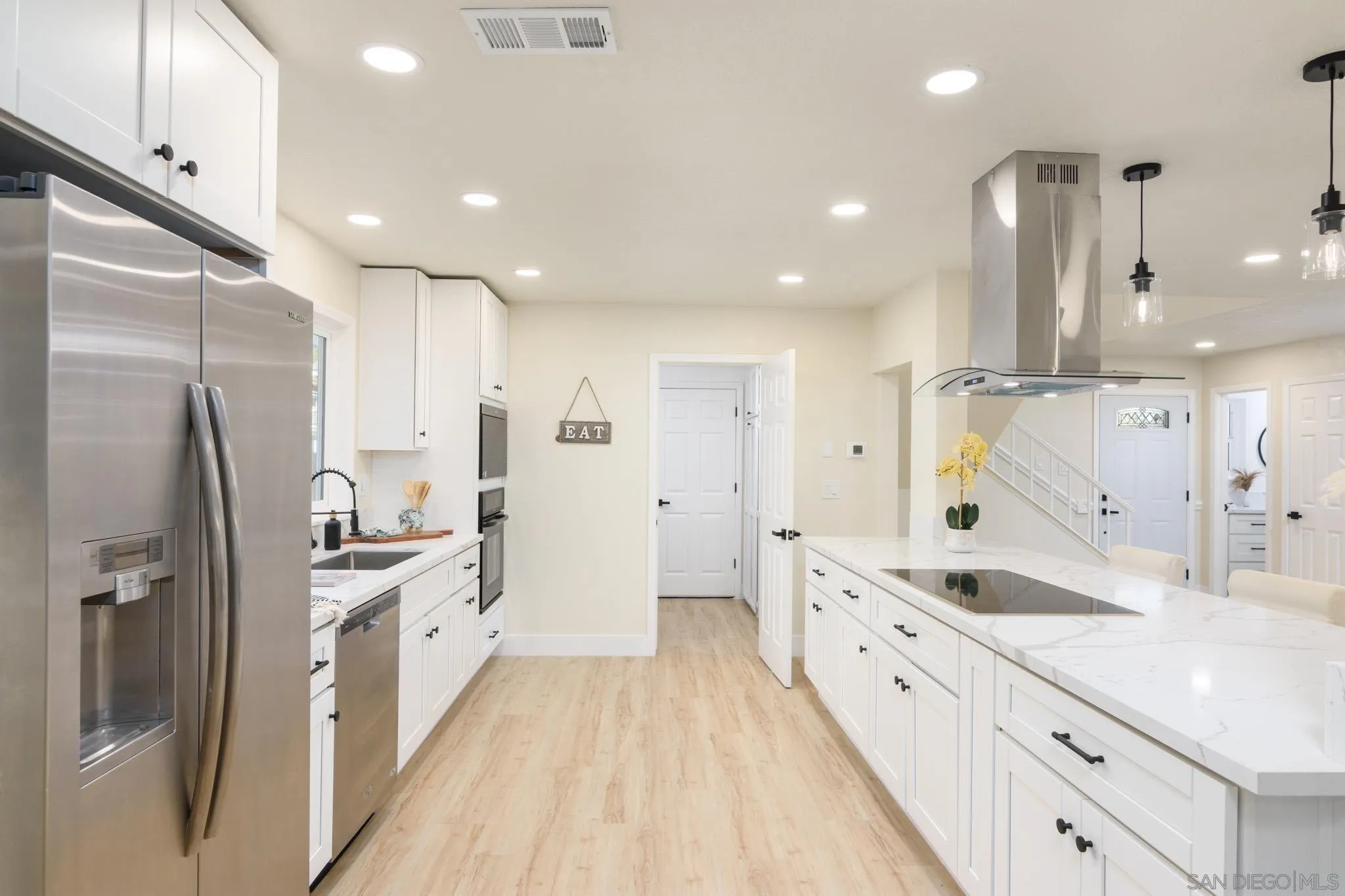https://cdn.realtyfeed.com/cdn/127/260017603/b7ffe78071a40ae4bc8415924b23910c.webp