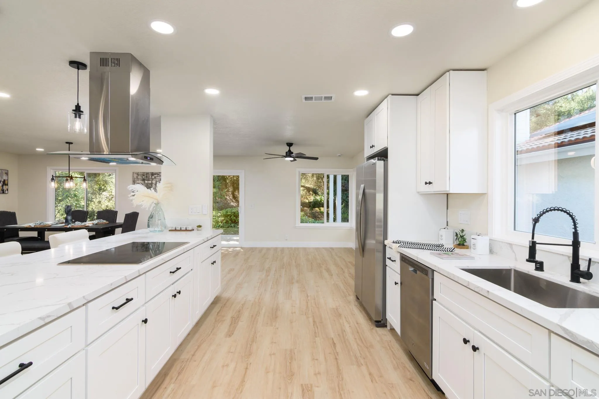 https://cdn.realtyfeed.com/cdn/127/260017603/dd04d711244d22798bc968c8c063fe70.webp