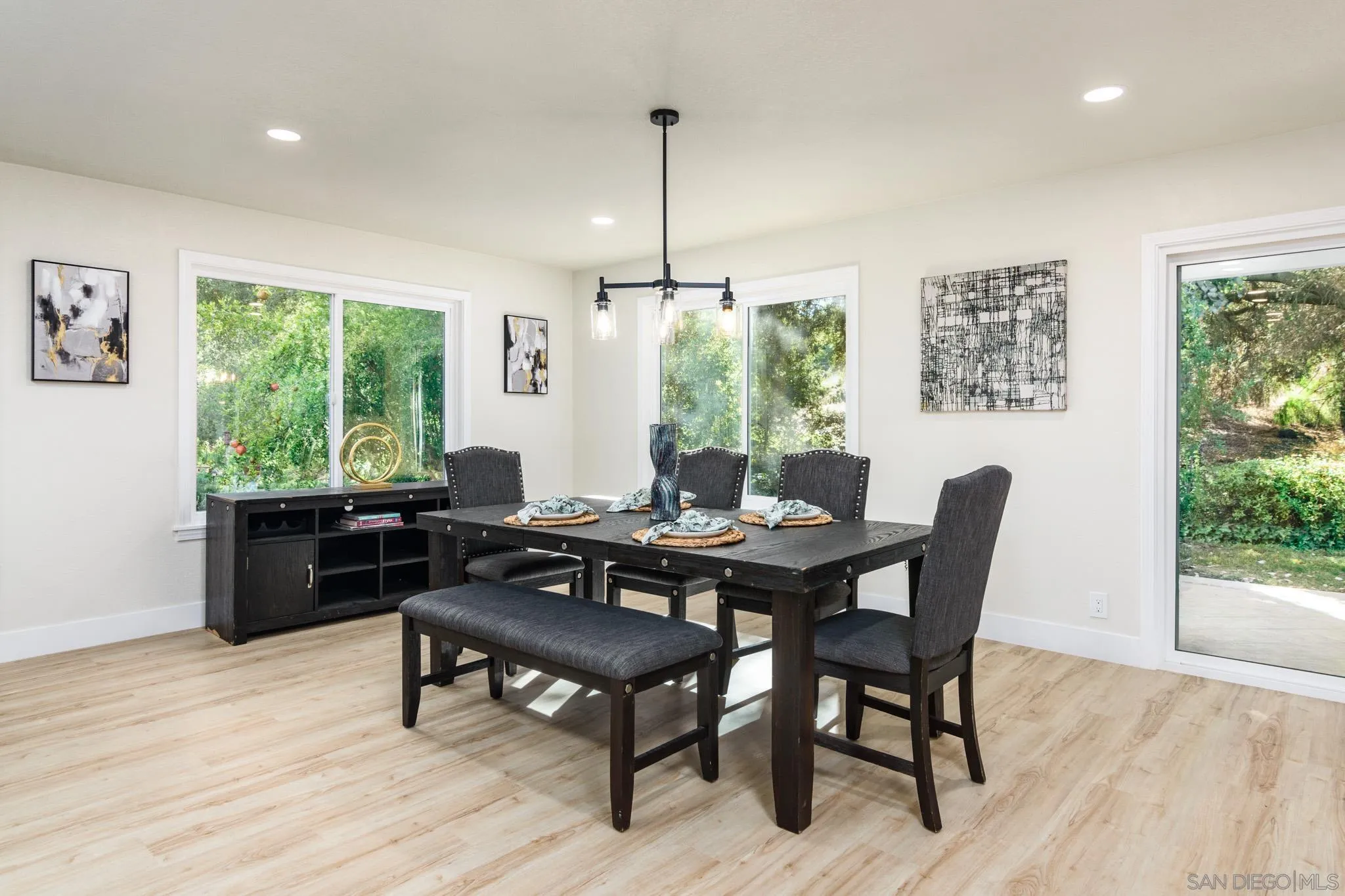https://cdn.realtyfeed.com/cdn/127/260017603/f5268325dee54f4b91166f2220ebe588.webp