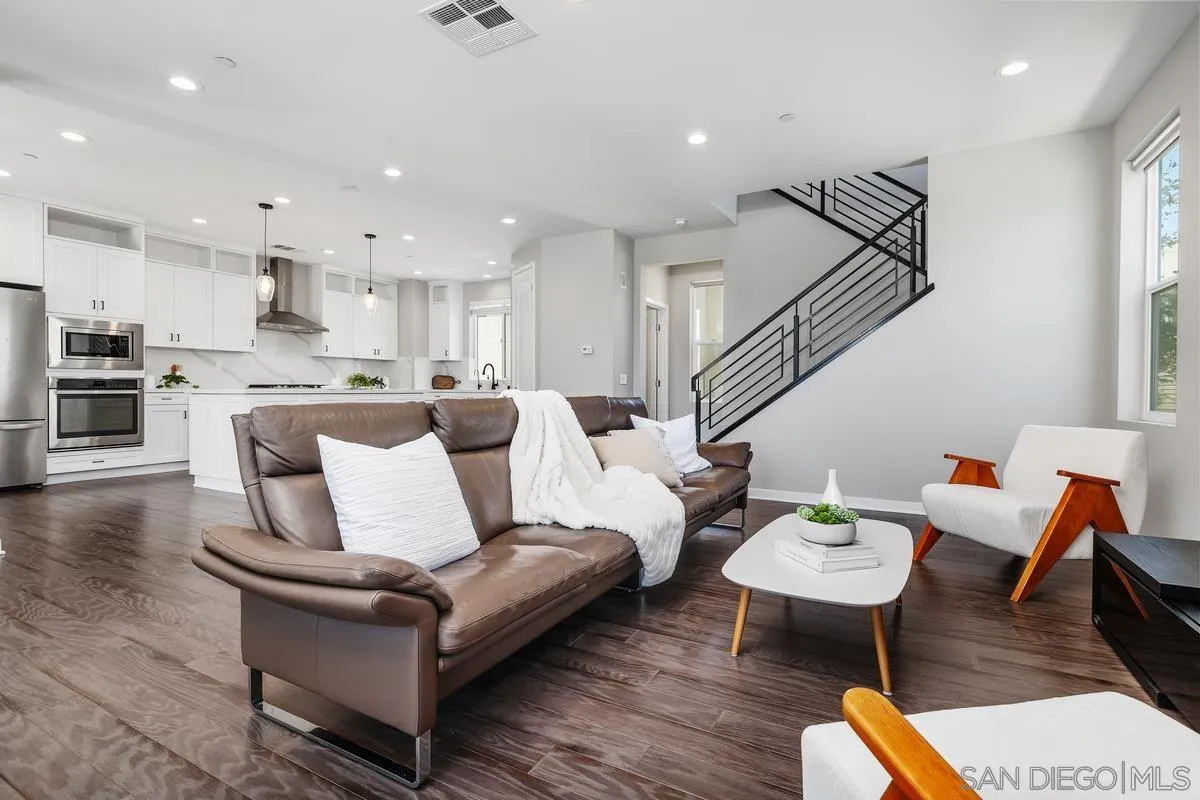 https://cdn.realtyfeed.com/cdn/127/260017606/13d824848506c0a8abbaa49bc048e6e7.webp