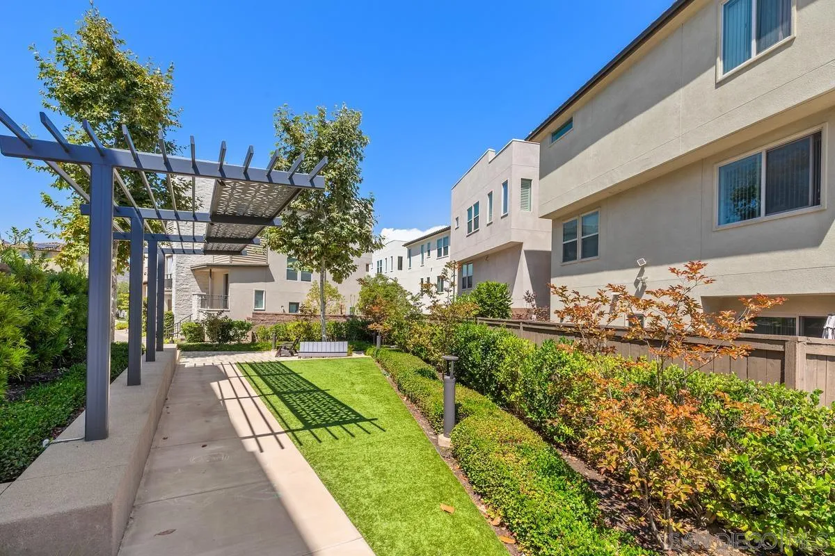 https://cdn.realtyfeed.com/cdn/127/260017606/eb2f22cc79b30bbfdf37cce864941196.webp