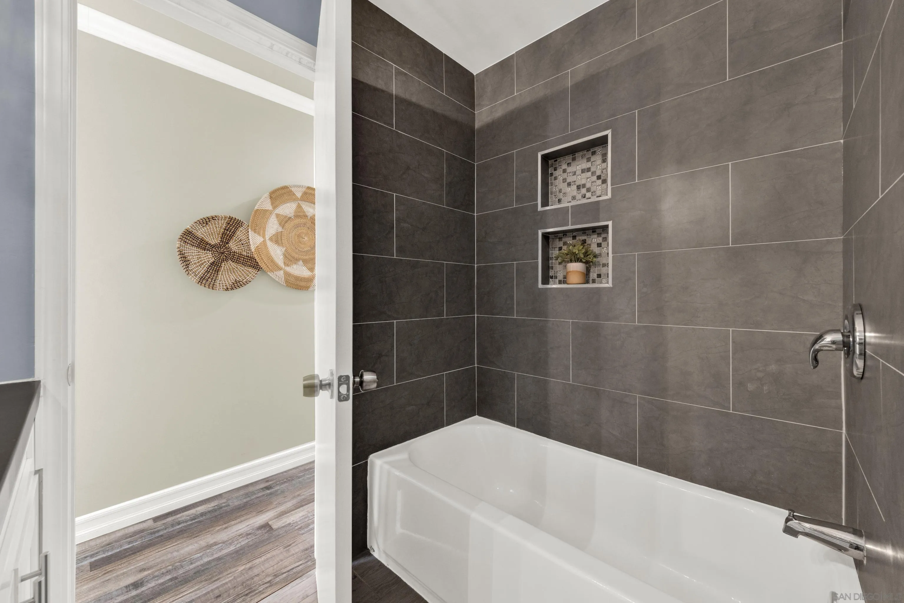 Photo #37: 260017611 Listing: Photo #37
