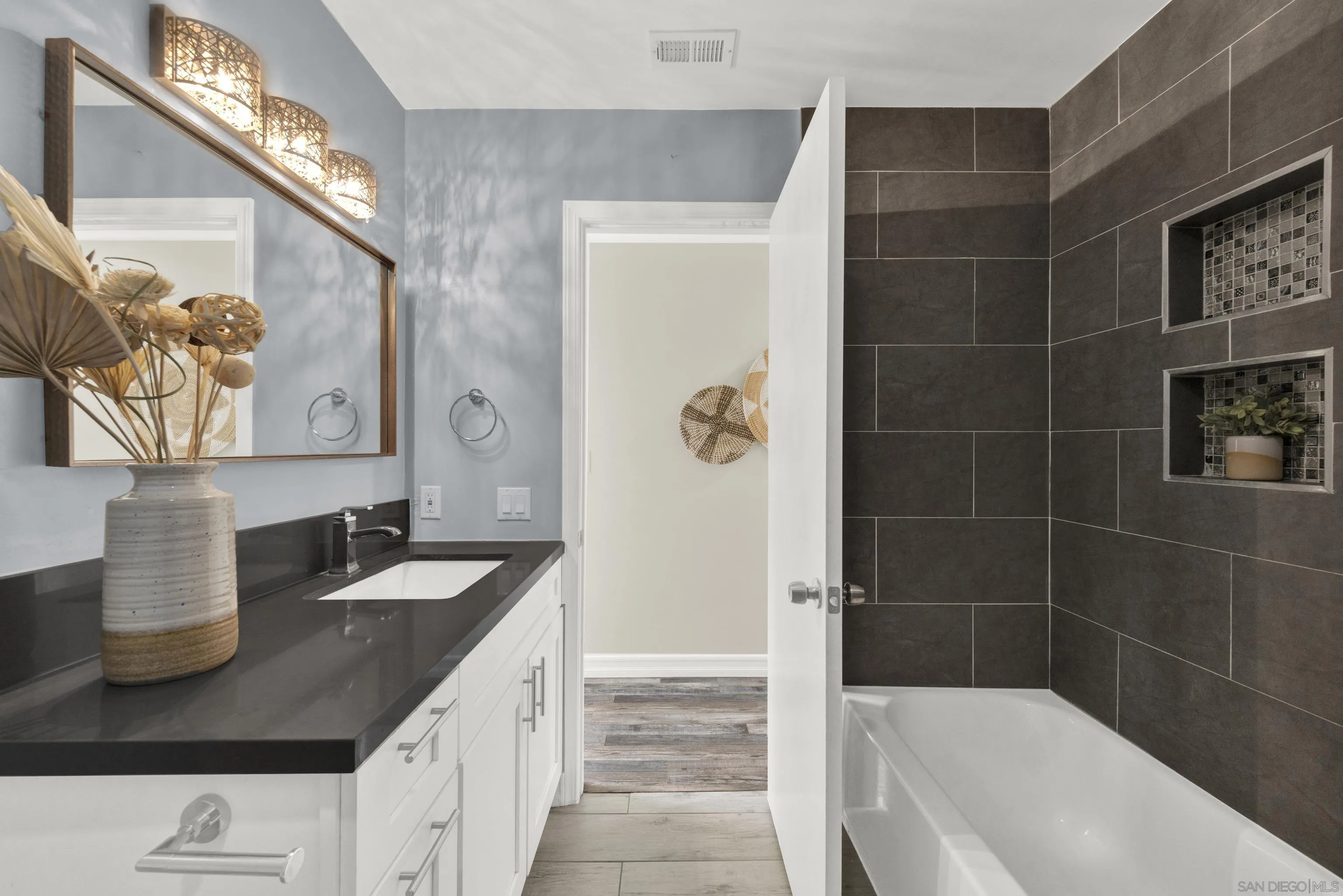 Photo #38: 260017611 Listing: Photo #38