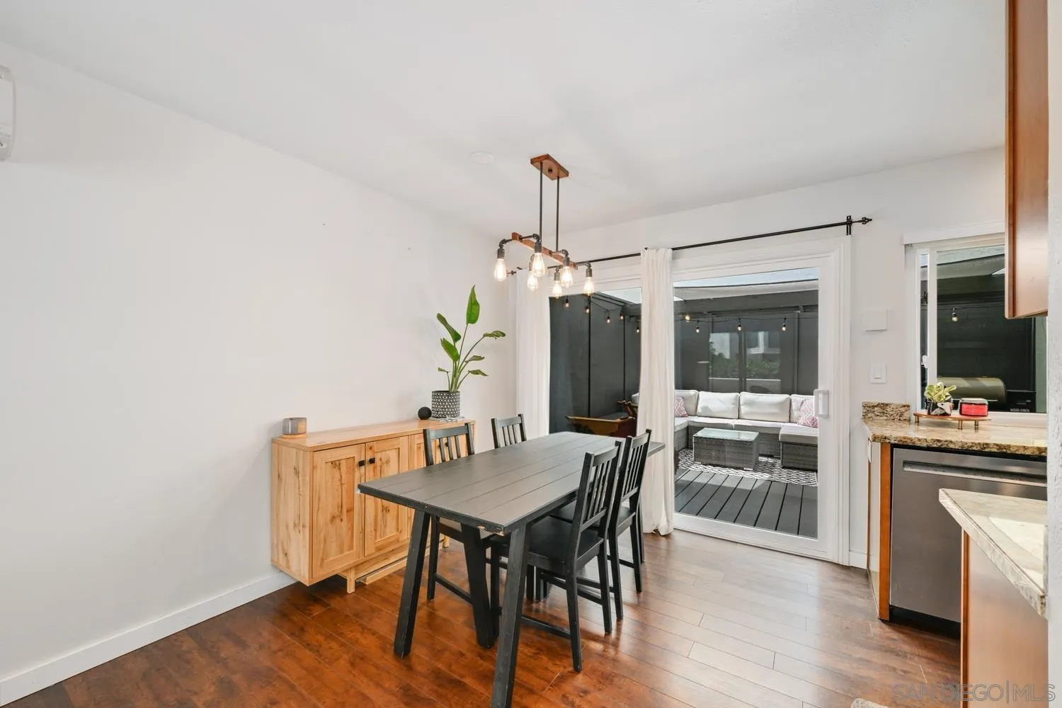 Photo #12: 260017614 Listing: Photo #12