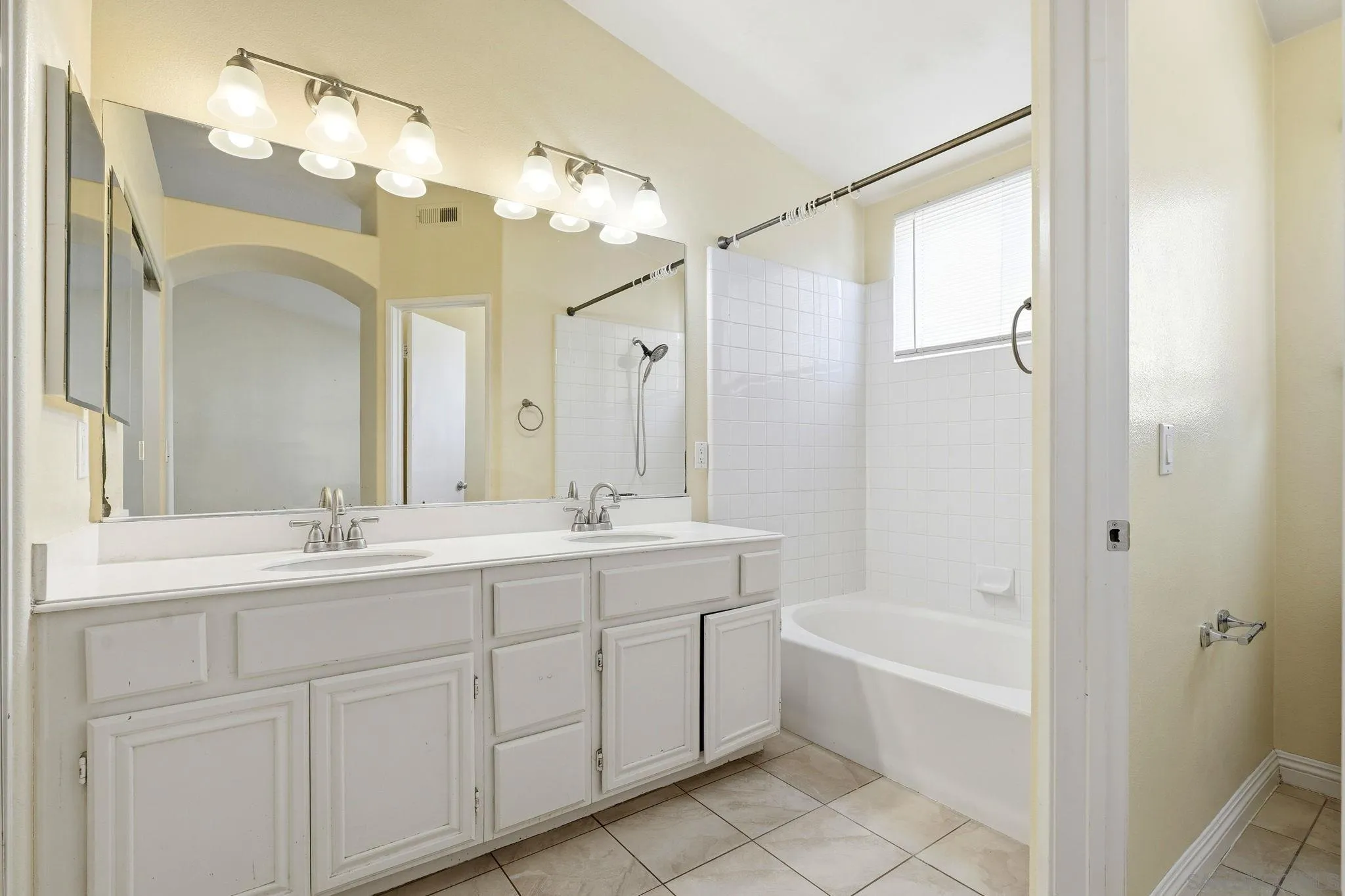 Photo #23: 260017615 Listing: Photo #23