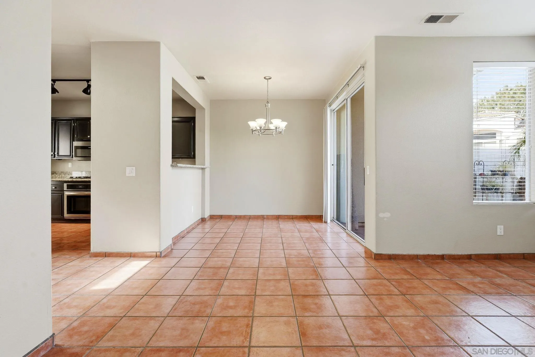 Photo #11: 260017615 Listing: Photo #11