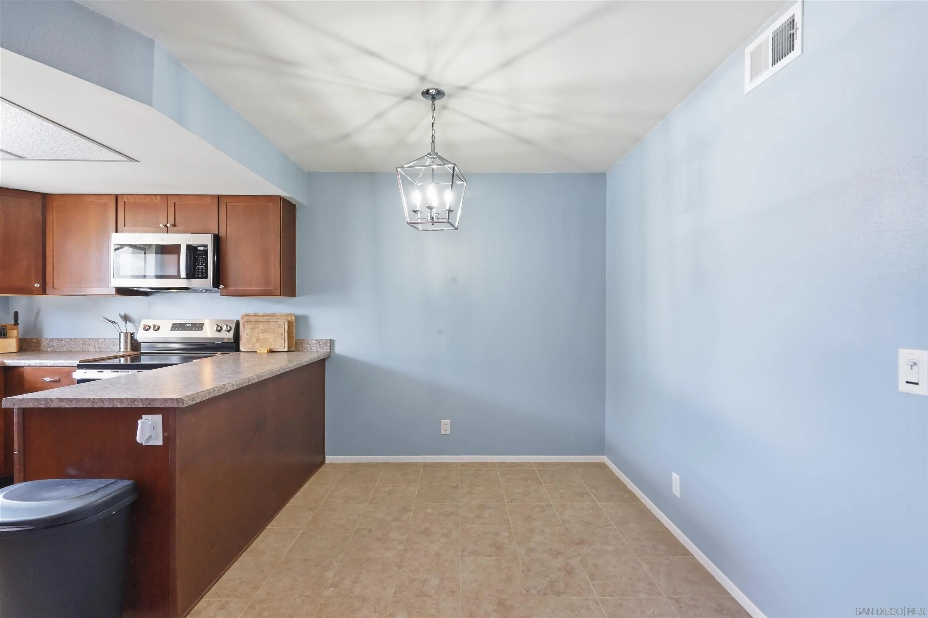 Photo #14: 260017618 Listing: Photo #14