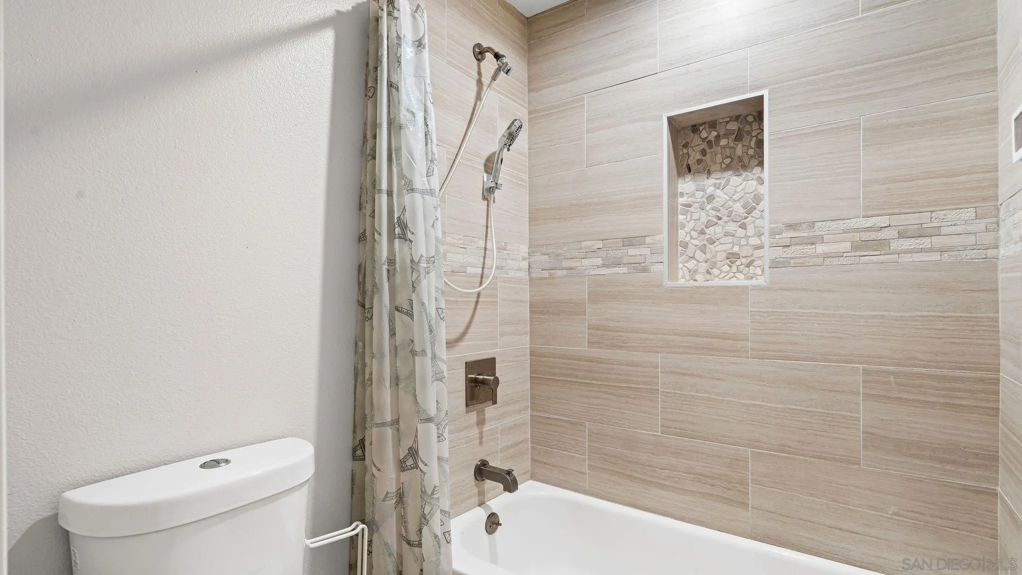 Photo #8: 260017622 Listing: Photo #8
