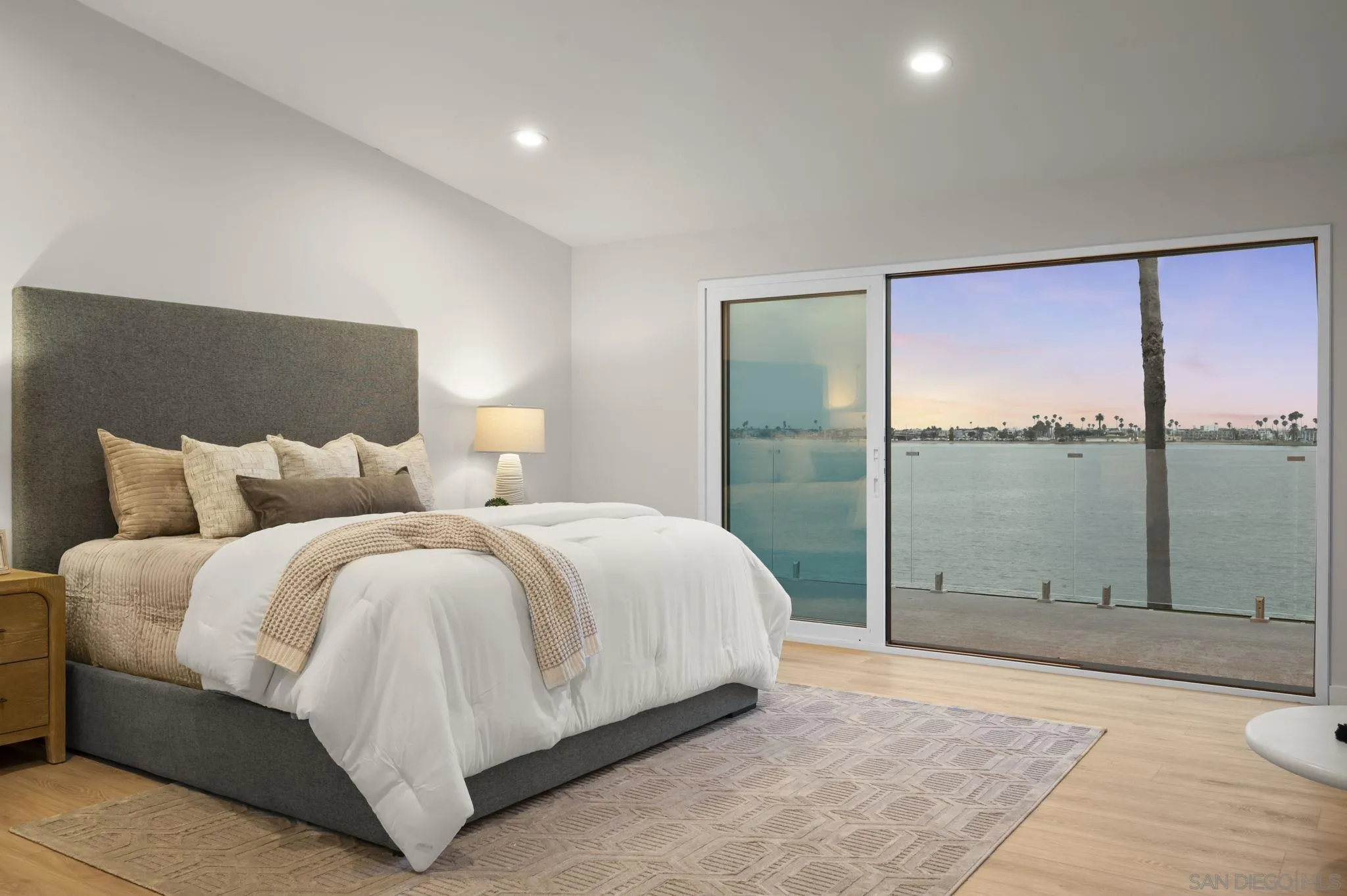 https://cdn.realtyfeed.com/cdn/127/260017623/12827a80b45ad8fd1474530050ac09fe.webp