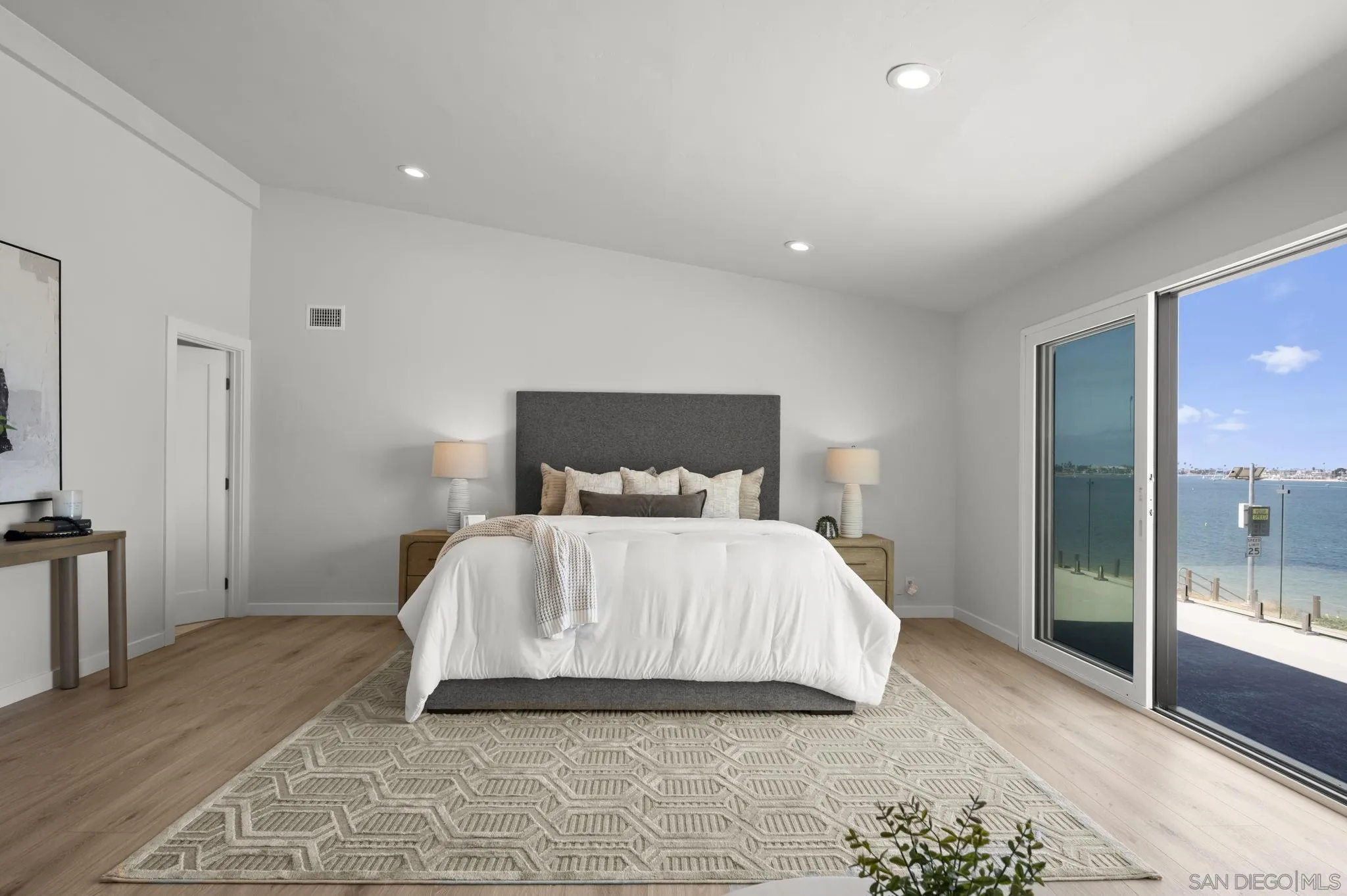 https://cdn.realtyfeed.com/cdn/127/260017623/b577f576c20f7747ebf27a636fa64a38.webp