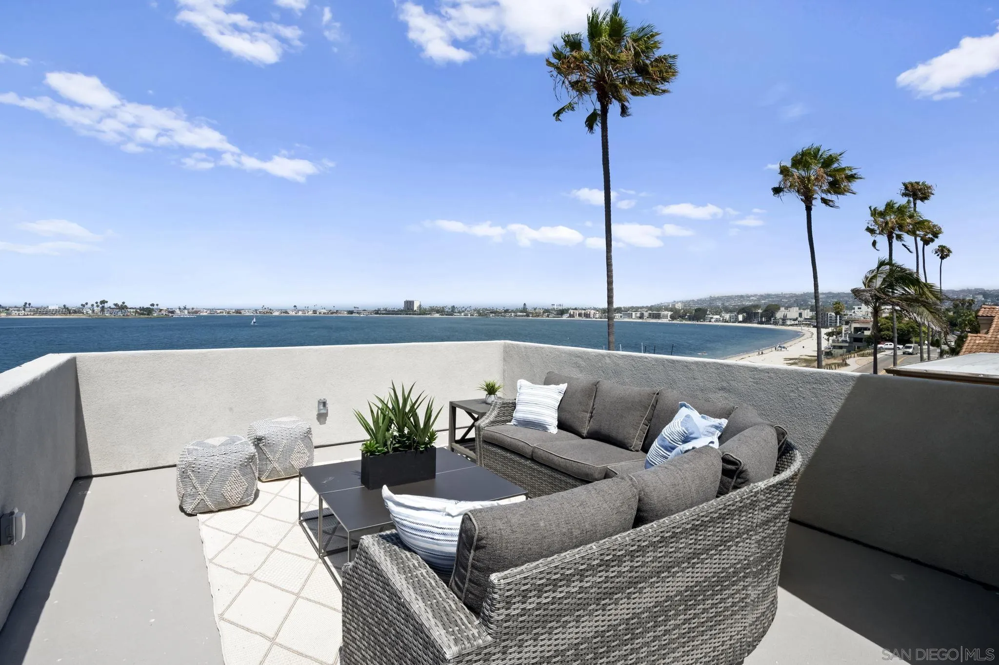 https://cdn.realtyfeed.com/cdn/127/260017623/bba47cca2780ed89a0b7e49a769afb70.webp