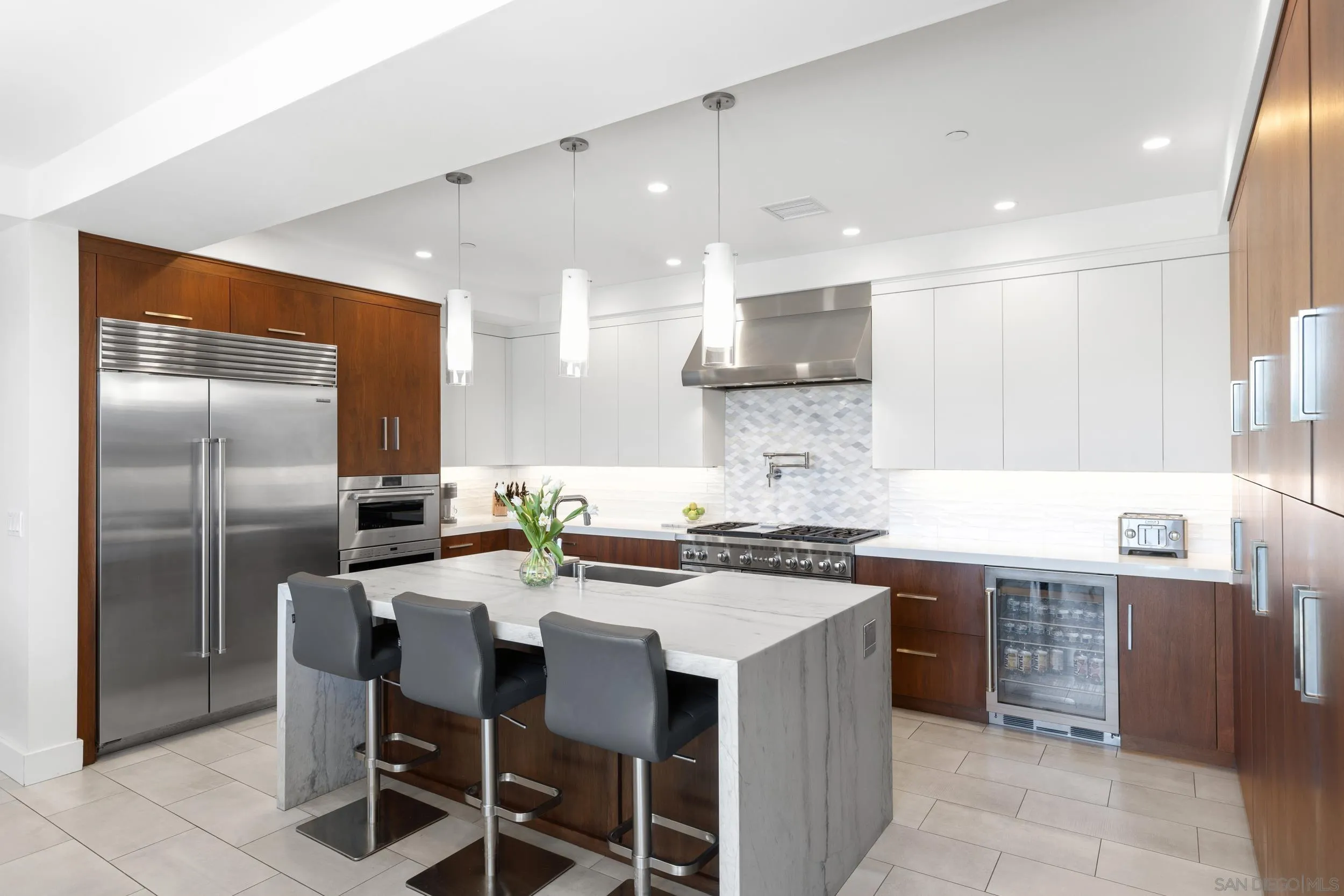 https://cdn.realtyfeed.com/cdn/127/260017625/a119a9af2d267e7d23c662d40e6de0a4.webp