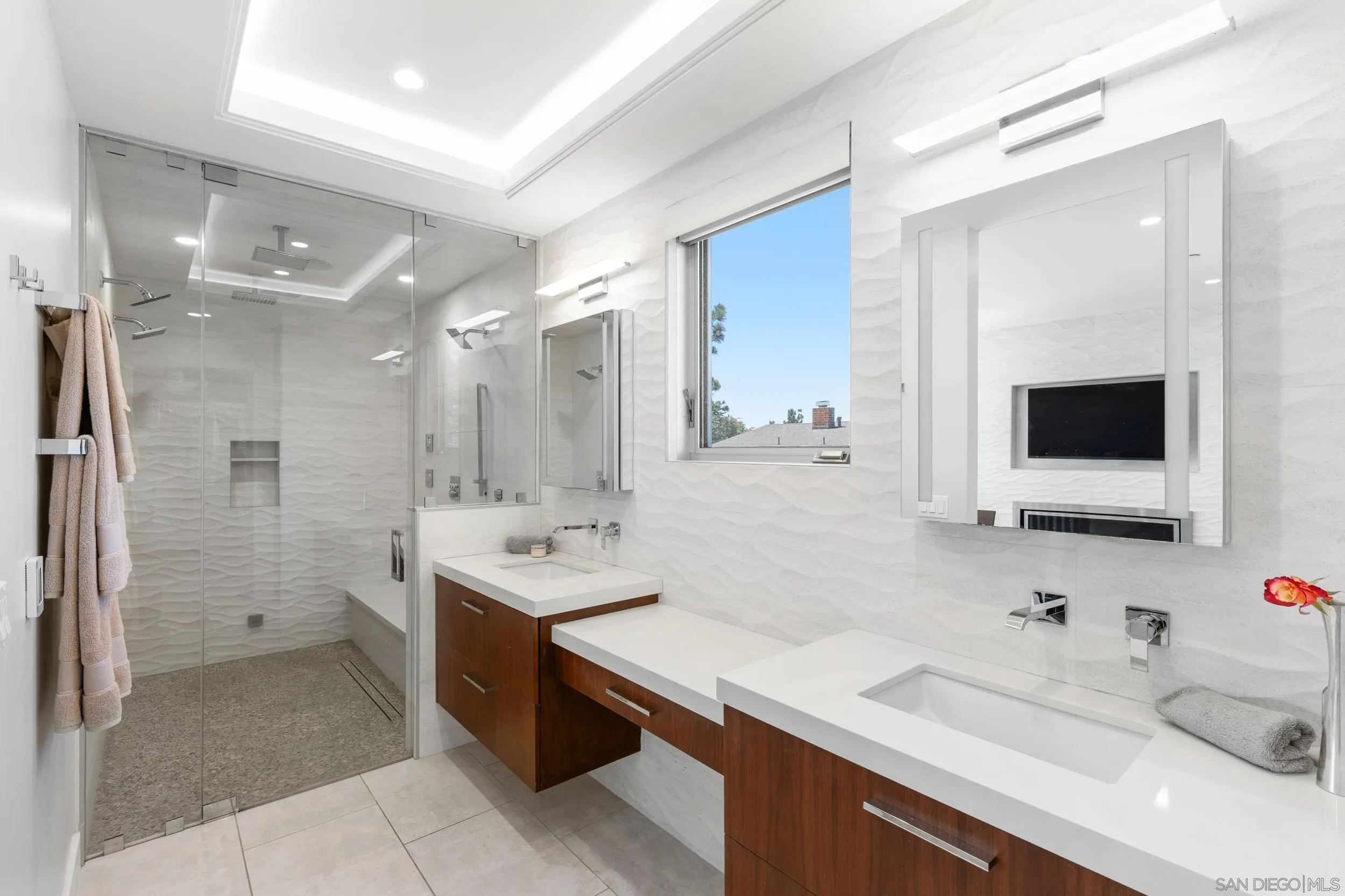 https://cdn.realtyfeed.com/cdn/127/260017625/cbcae7c9eabf5f345b12f0e6e737b908.webp