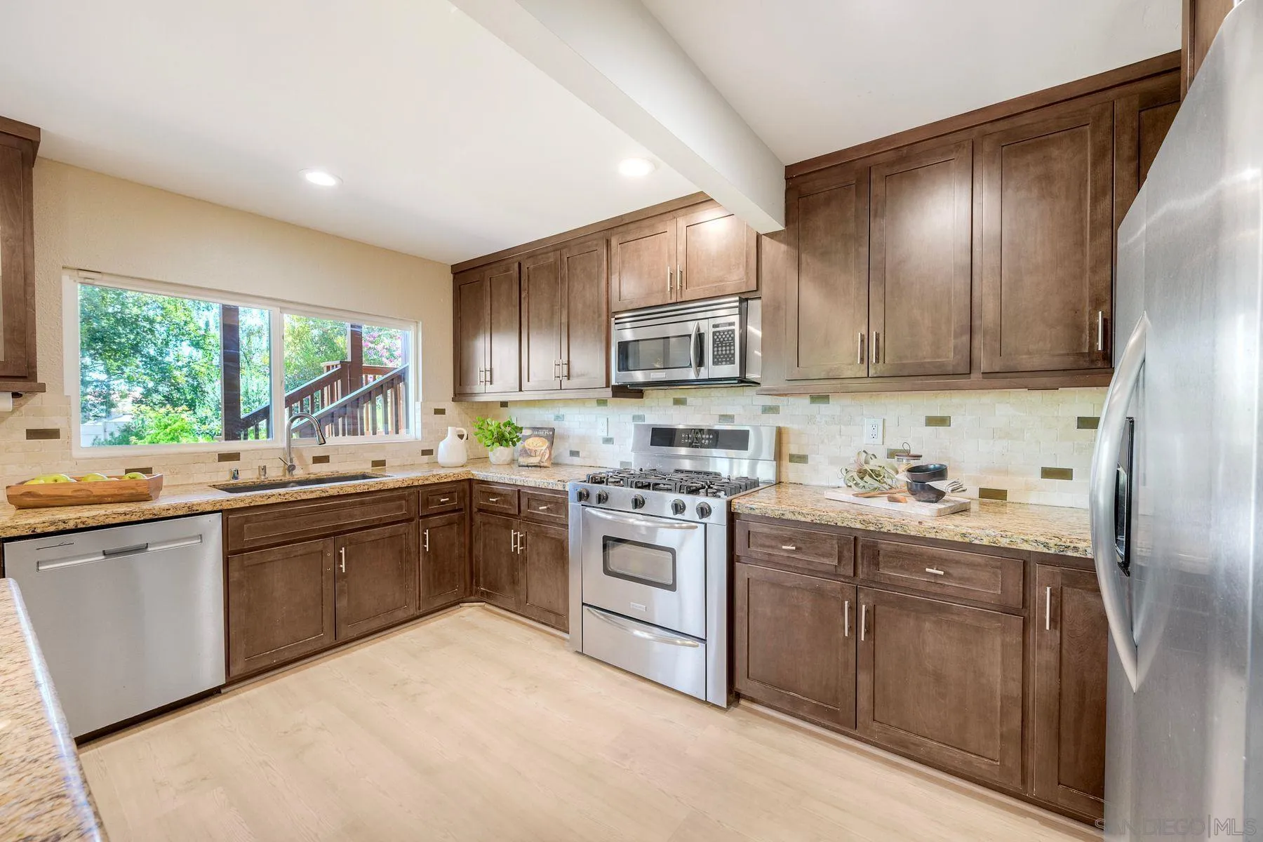 https://cdn.realtyfeed.com/cdn/127/260017631/3110b4333b6eb88519f91f7670310c1a.webp