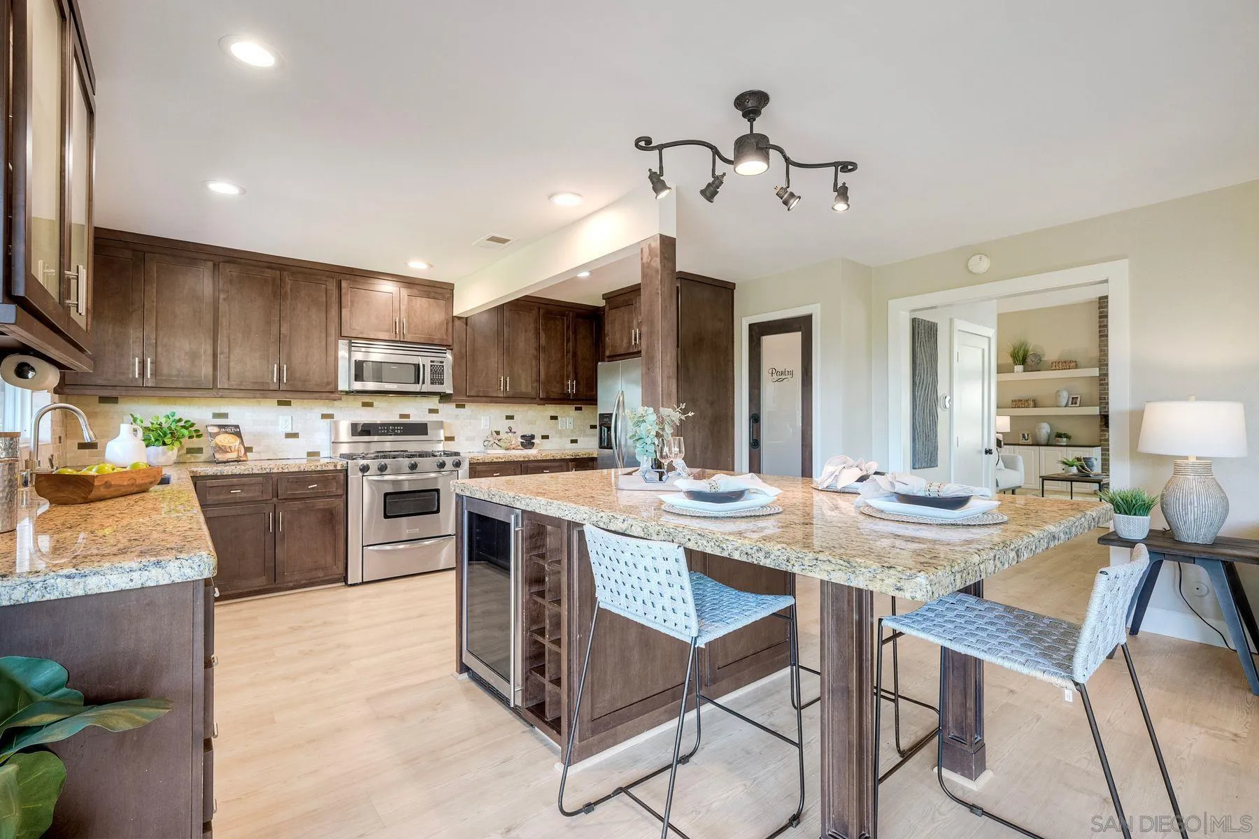 https://cdn.realtyfeed.com/cdn/127/260017631/3ef6551eb20f4f27b0623d92e0ba832a.webp