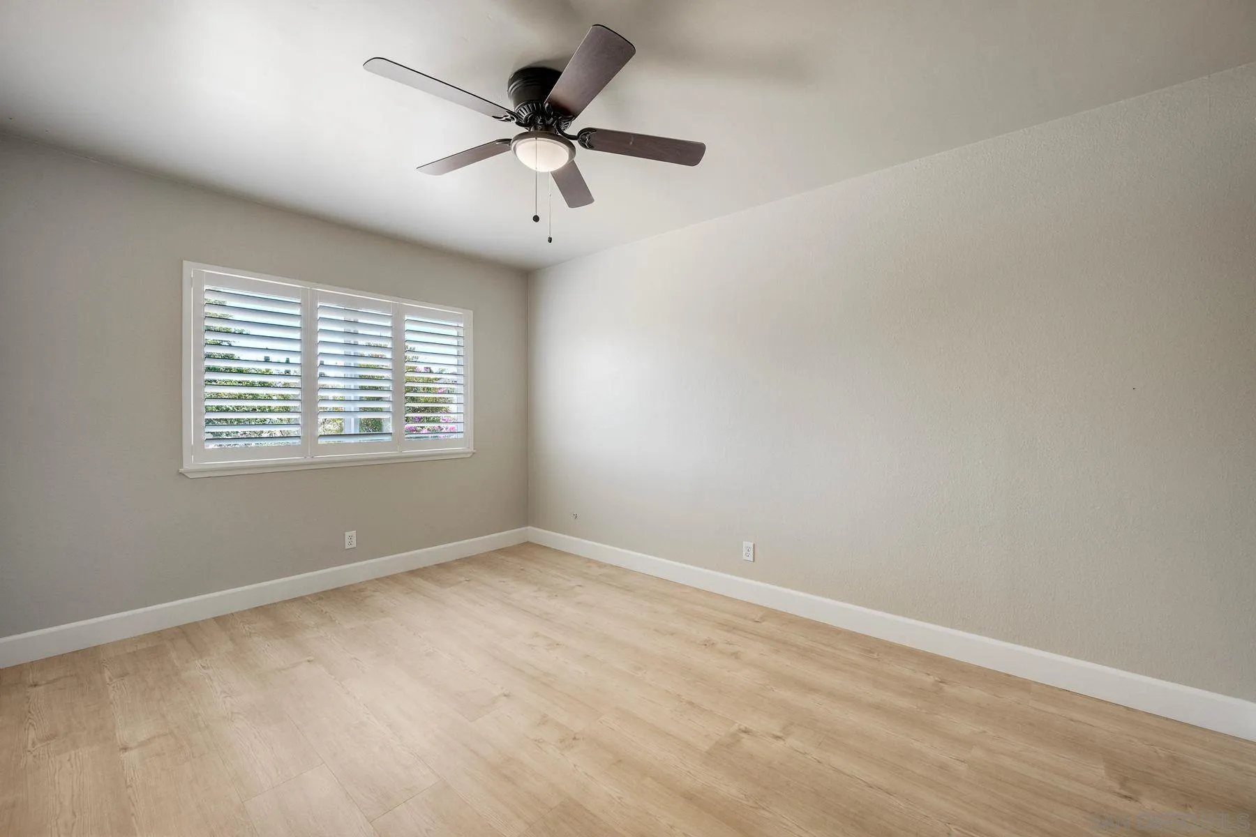 https://cdn.realtyfeed.com/cdn/127/260017631/47c45d345ab844e5aedf204b0888d168.webp