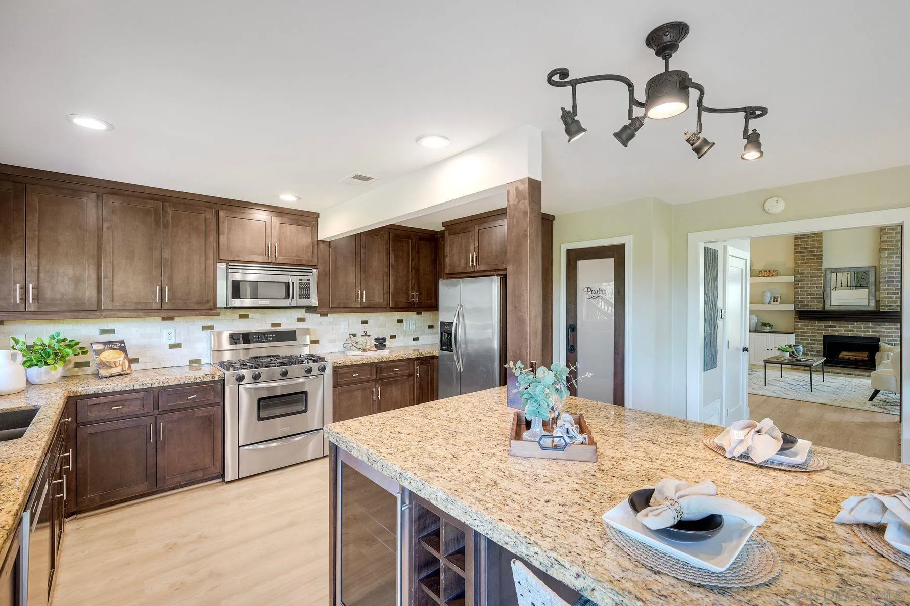 https://cdn.realtyfeed.com/cdn/127/260017631/d028d8c0bb179d0e692053d5ec2f79d6.webp