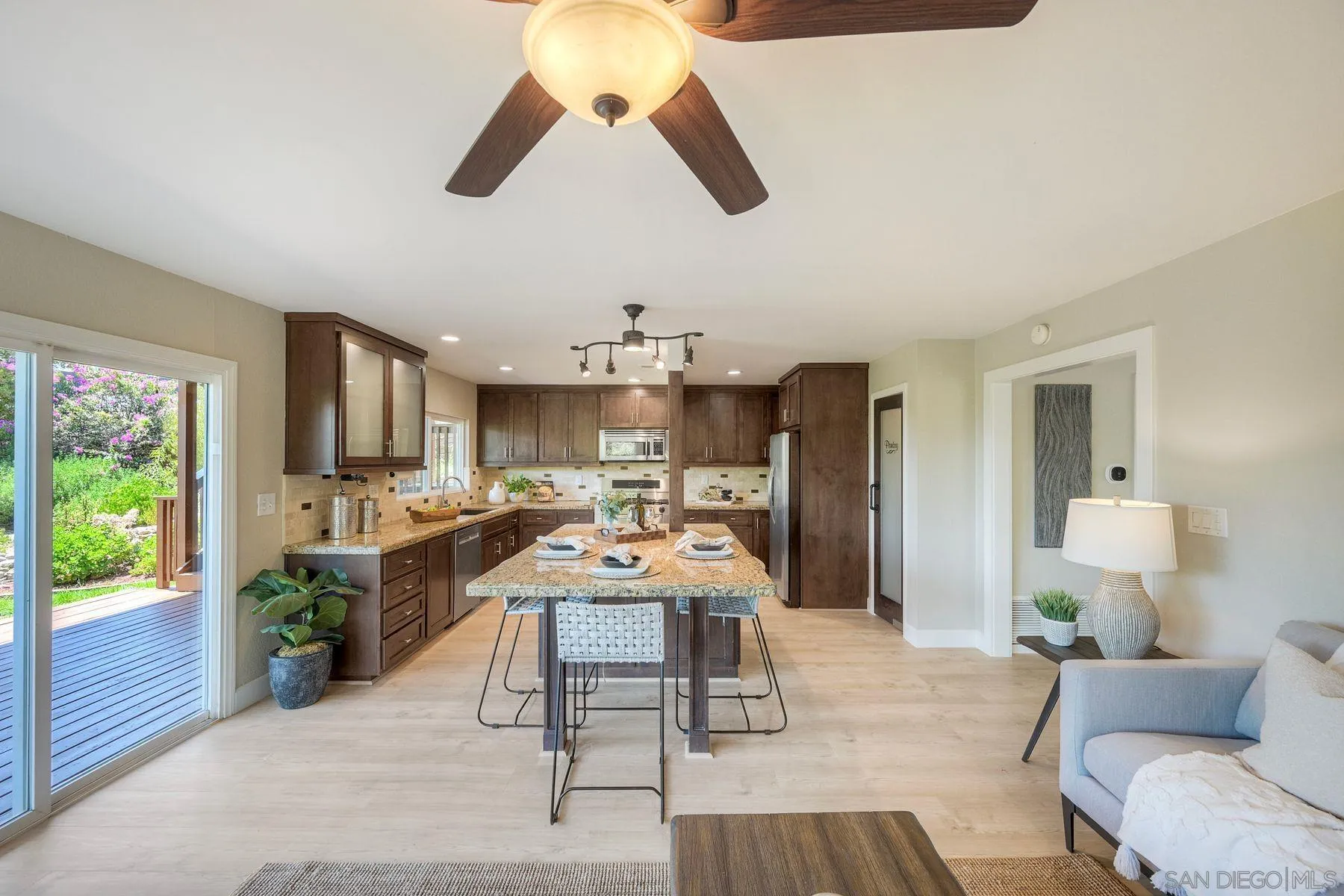 https://cdn.realtyfeed.com/cdn/127/260017631/f4d665dfadb6f9c81d8676fb2564ea96.webp