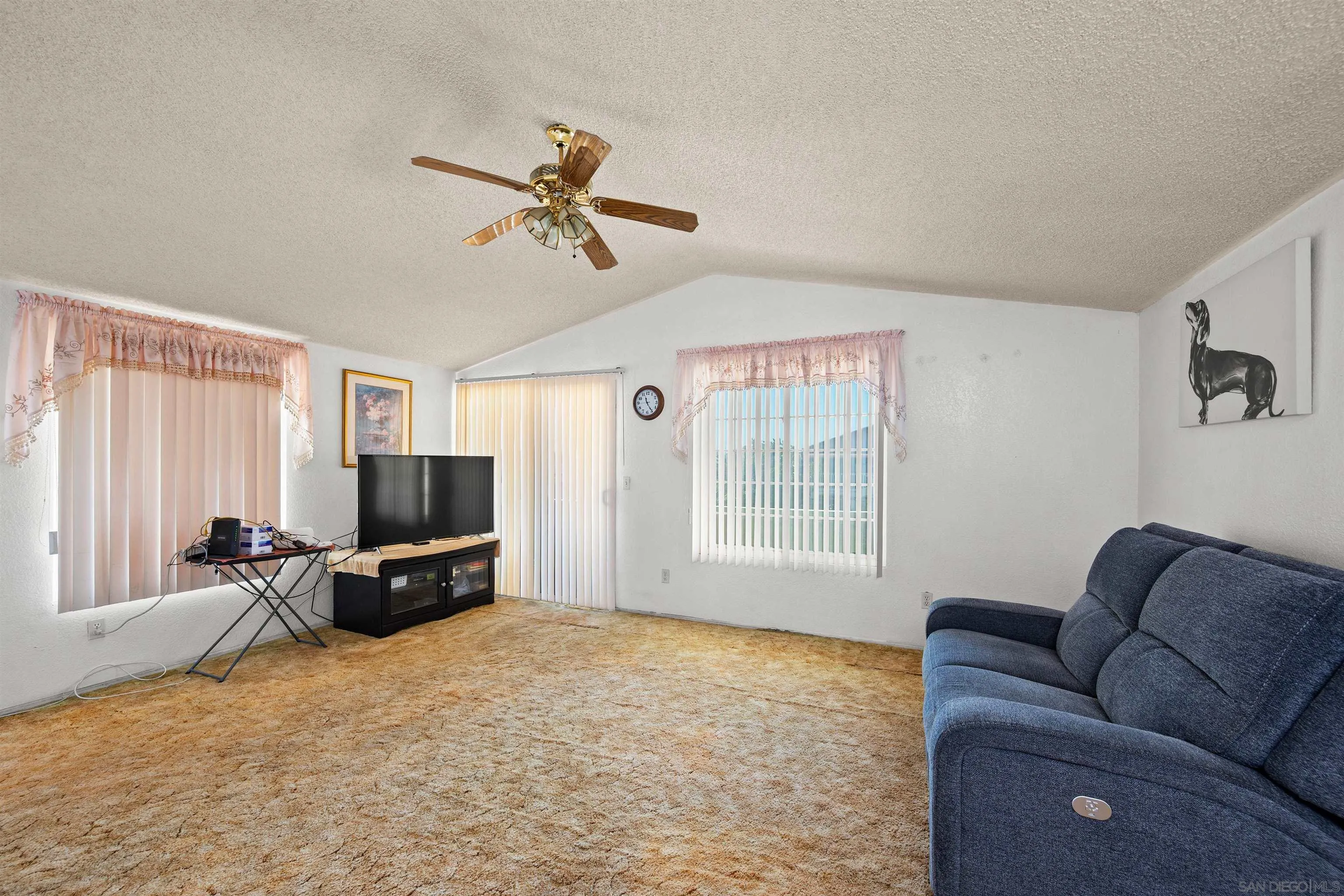 https://cdn.realtyfeed.com/cdn/127/260017632/2a0f7bf0dfacd52137144010a7d25899.webp