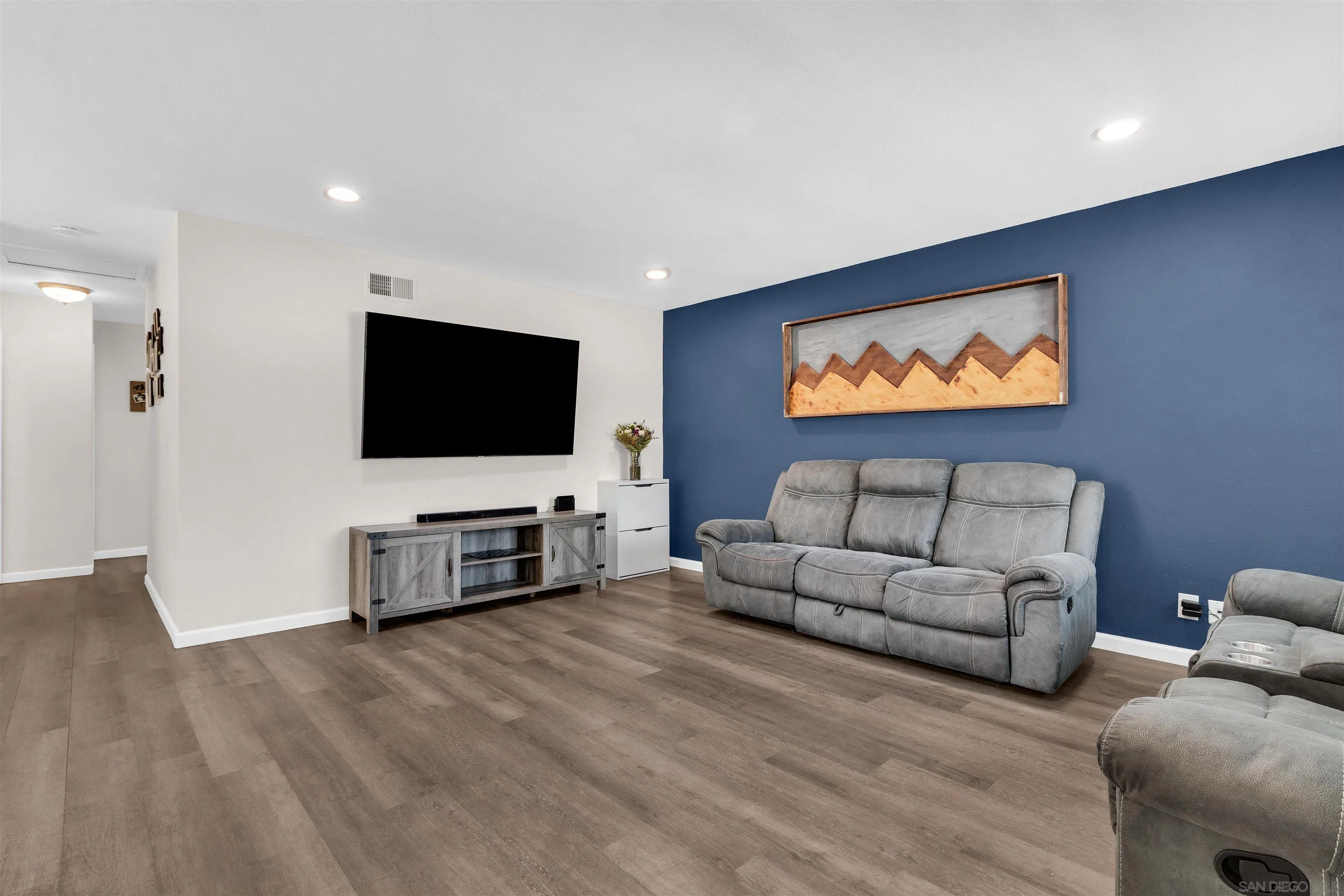 https://cdn.realtyfeed.com/cdn/127/260017633/0a9f7d46a510b4715cc7610d504b36aa.webp