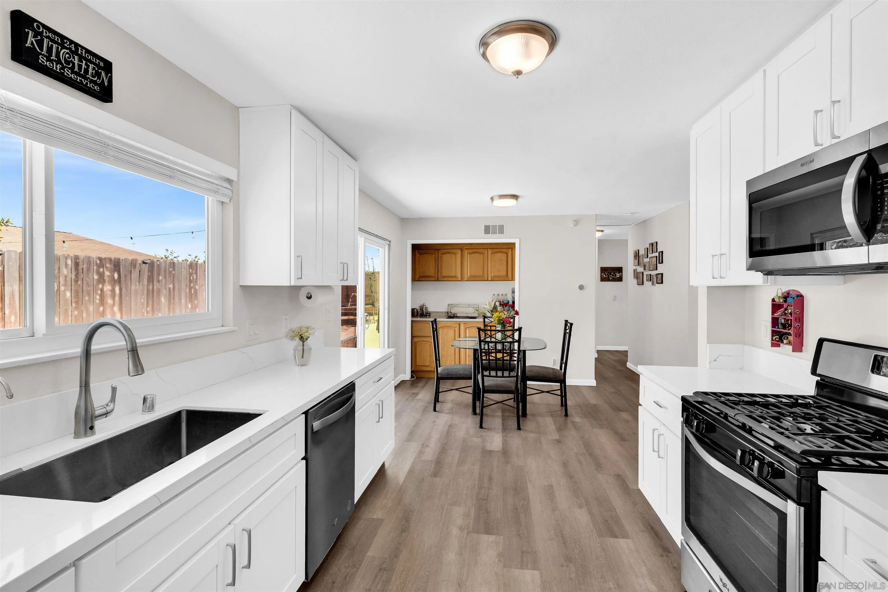 https://cdn.realtyfeed.com/cdn/127/260017633/d5c070fd0f2776f2f33e3bba7618461e.webp