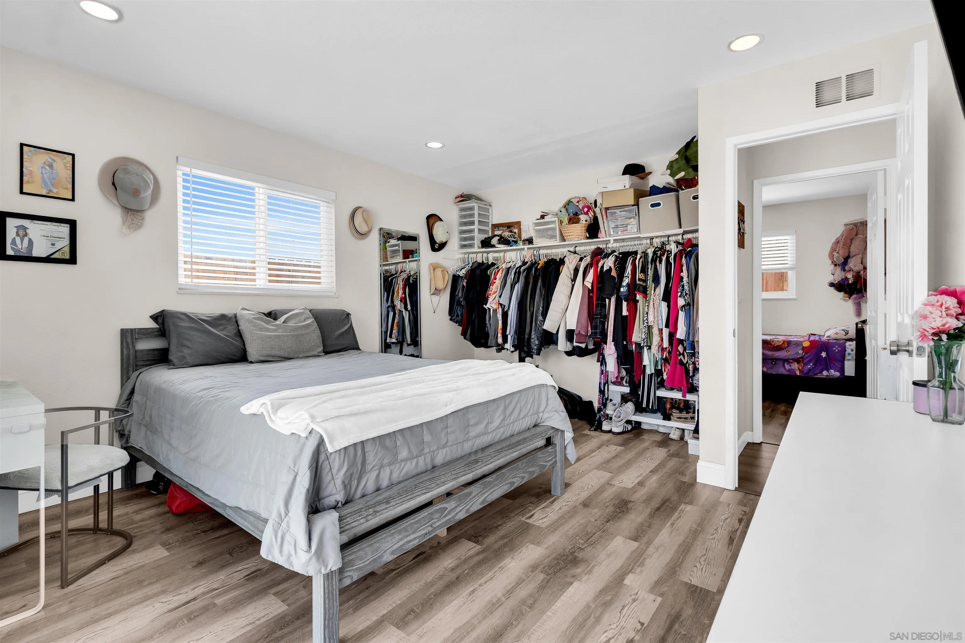 https://cdn.realtyfeed.com/cdn/127/260017633/eb5c987e122fee62894ffe37c4292b84.webp