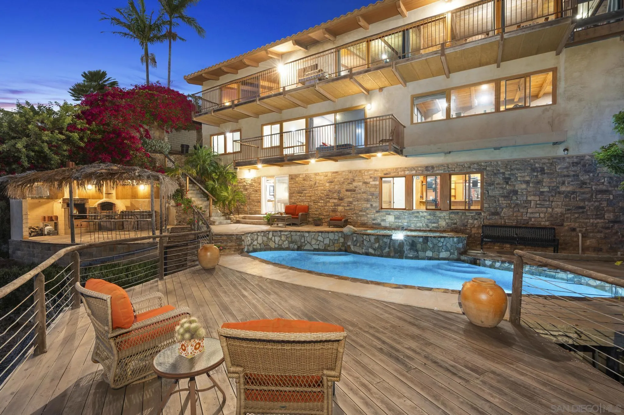 https://cdn.realtyfeed.com/cdn/127/260017636/8895ead60393709fcfae8c9d5950b96a.webp