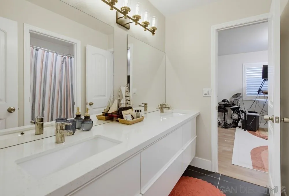 https://cdn.realtyfeed.com/cdn/127/260017637/17f4fbd2640d09a2c625220eb09c8b0b.webp