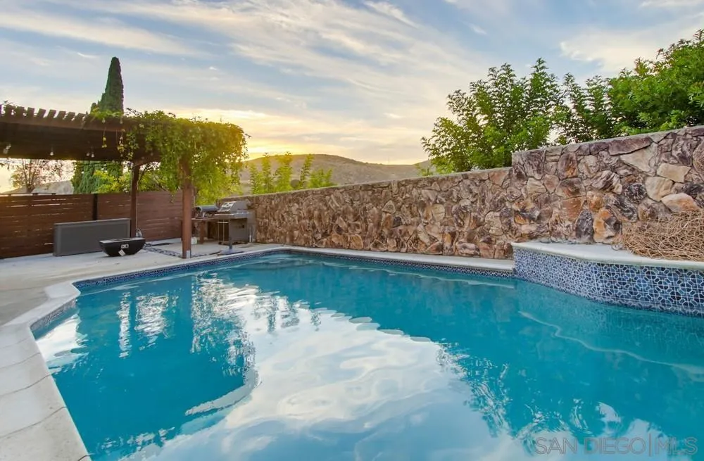 https://cdn.realtyfeed.com/cdn/127/260017637/7170915ef2e3a9ab8cb2ae1f1520a7d2.webp