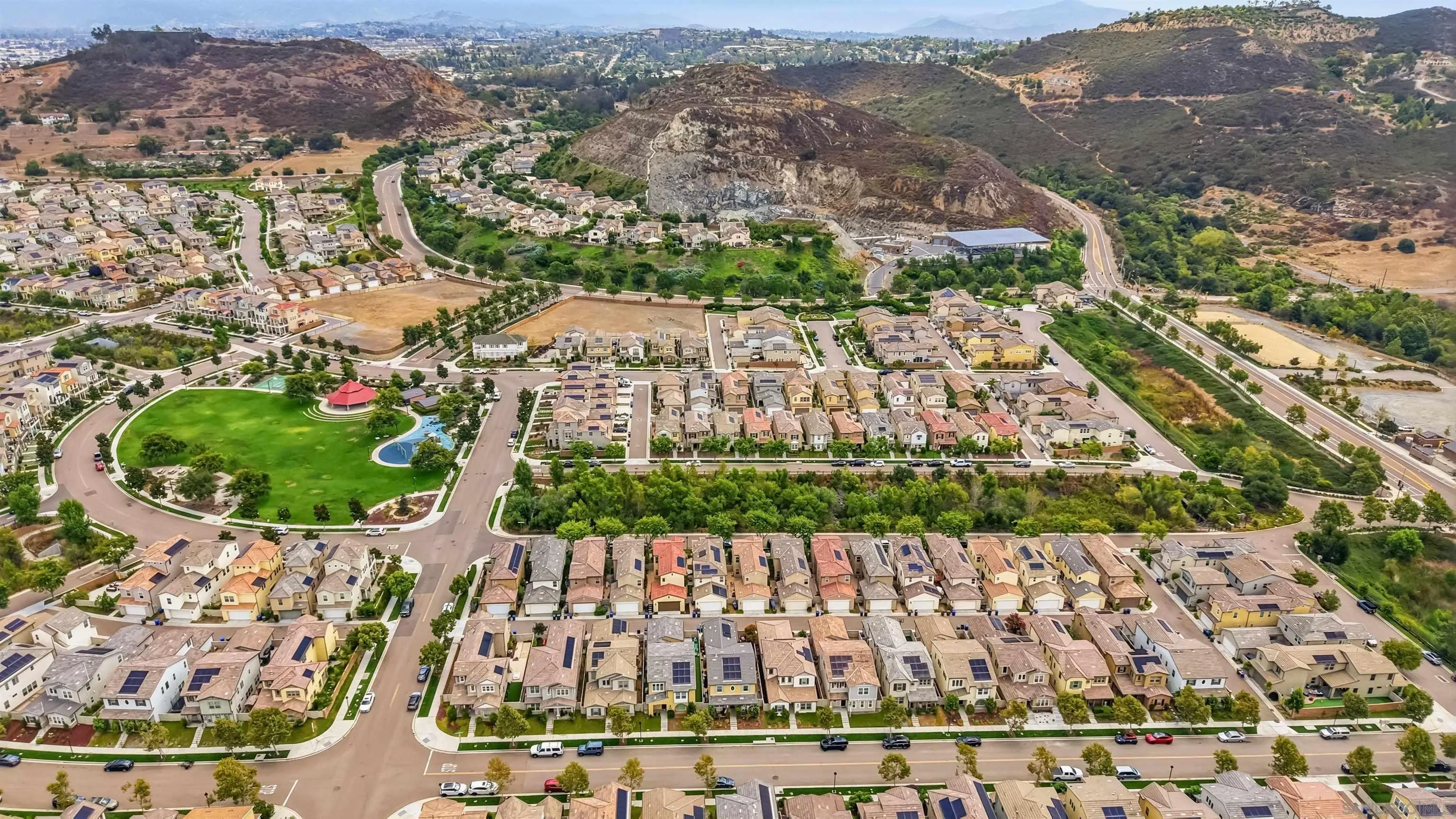 https://cdn.realtyfeed.com/cdn/127/260017653/6b63aba38439e8fd13bf501a1cf0cfd0.webp