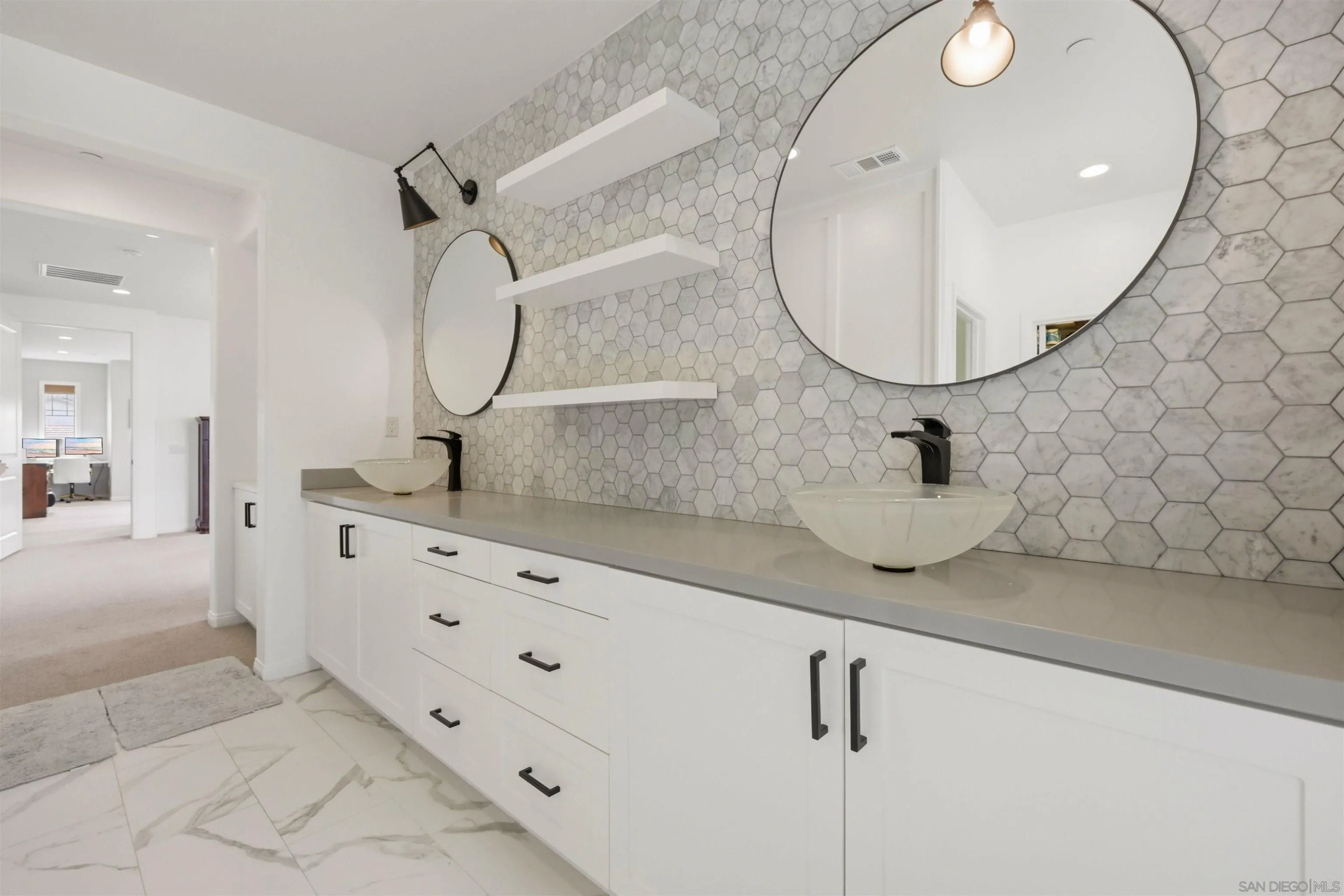 https://cdn.realtyfeed.com/cdn/127/260017653/6e9714c273e23f1a4e76be5d2d29f941.webp