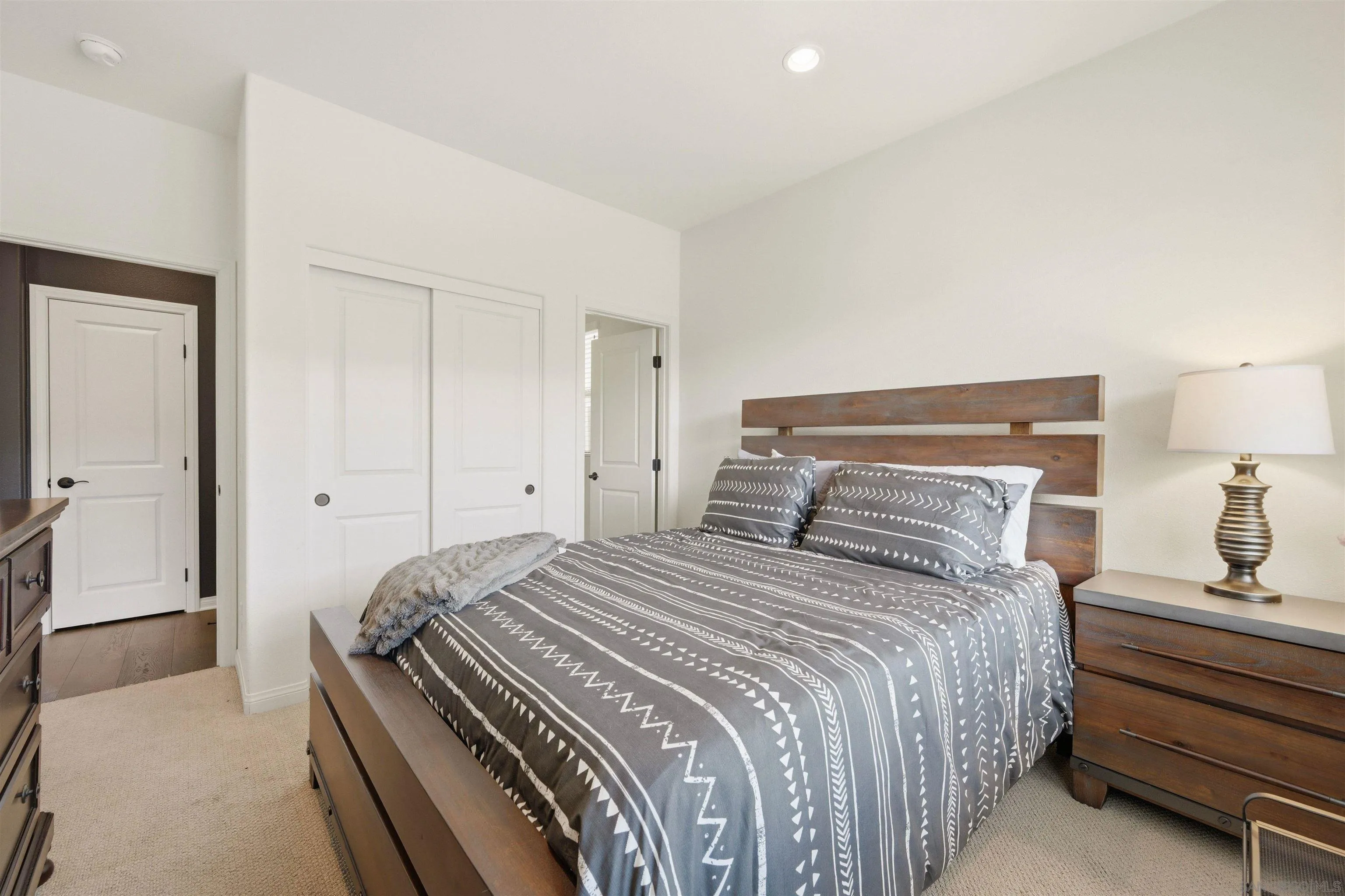 https://cdn.realtyfeed.com/cdn/127/260017653/778de6dfd0af1f8c246f3828715bde4c.webp