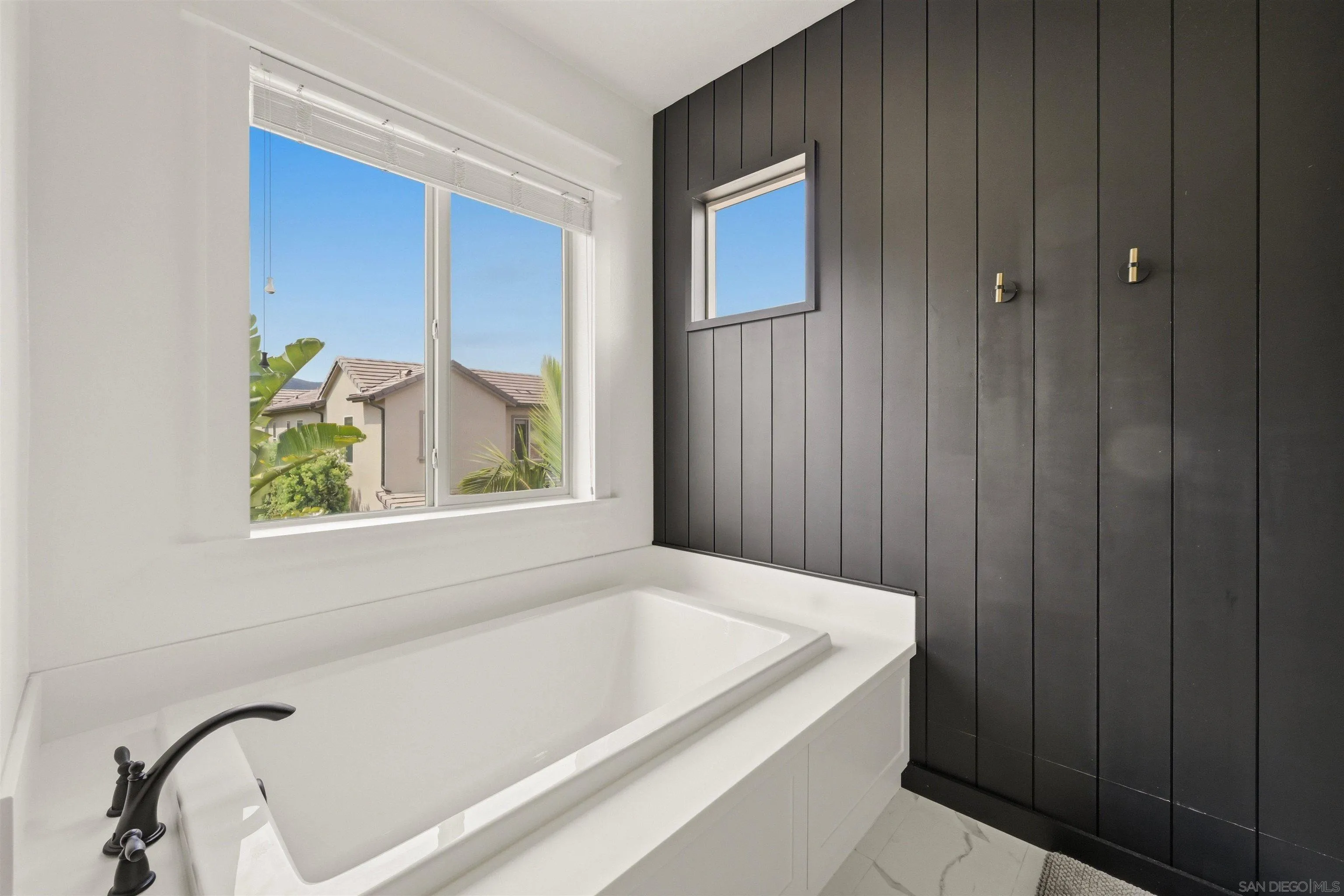 https://cdn.realtyfeed.com/cdn/127/260017653/955143f6d2080a9053790f1ad44b05bc.webp