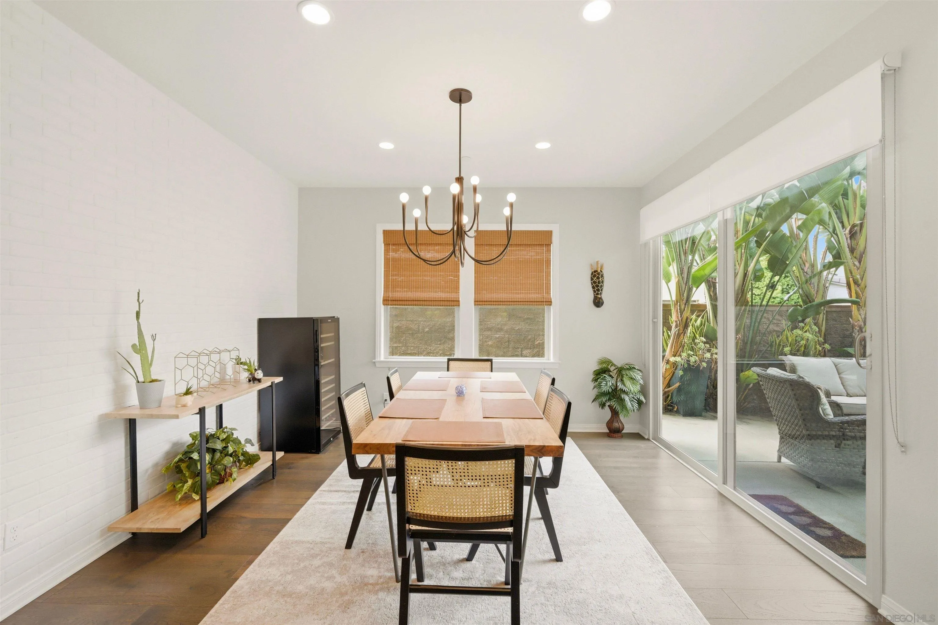 https://cdn.realtyfeed.com/cdn/127/260017653/b622d846779fe4bc47374d372e331292.webp