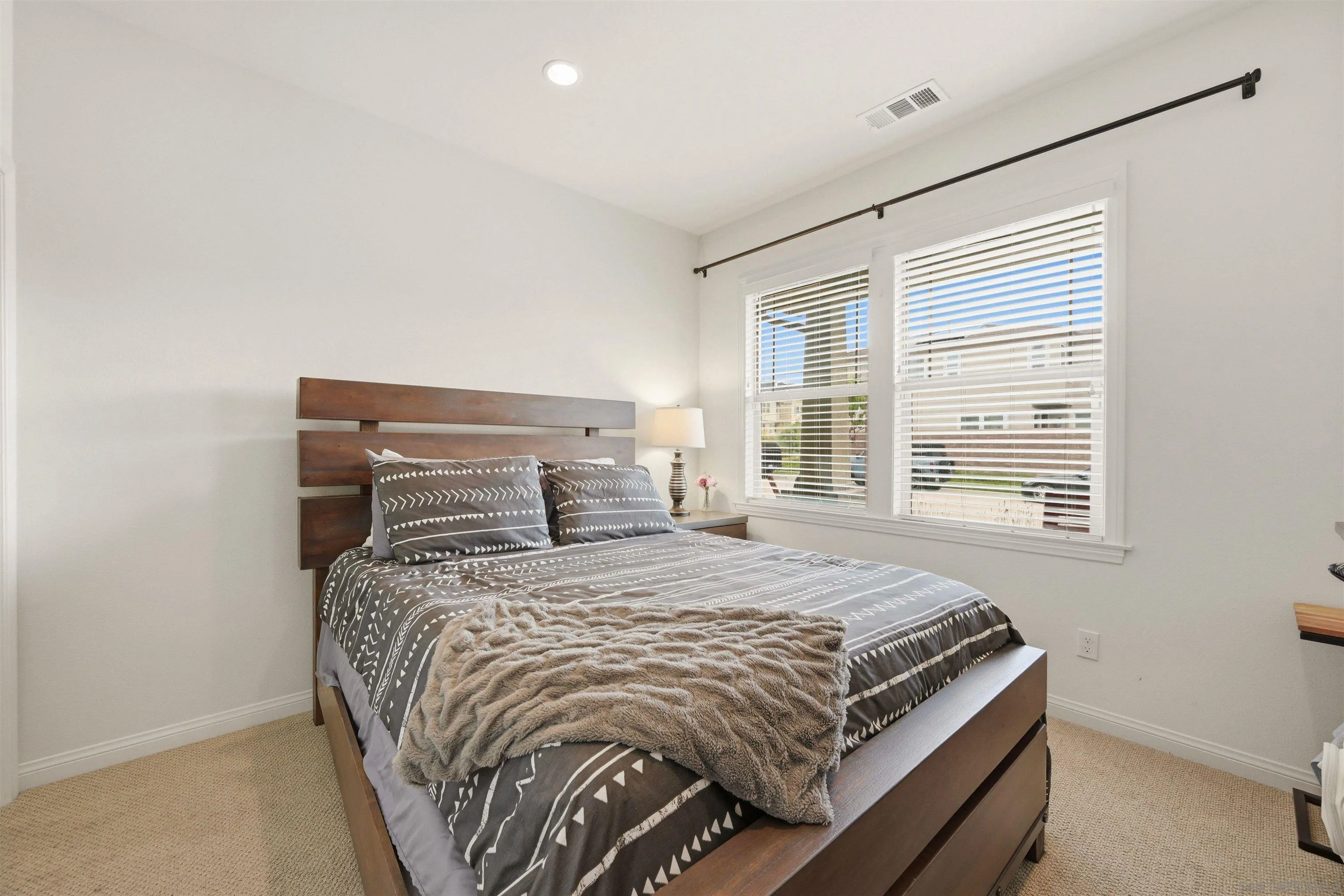 https://cdn.realtyfeed.com/cdn/127/260017653/c8ed14189b438d0e28ba49875d89d4f2.webp