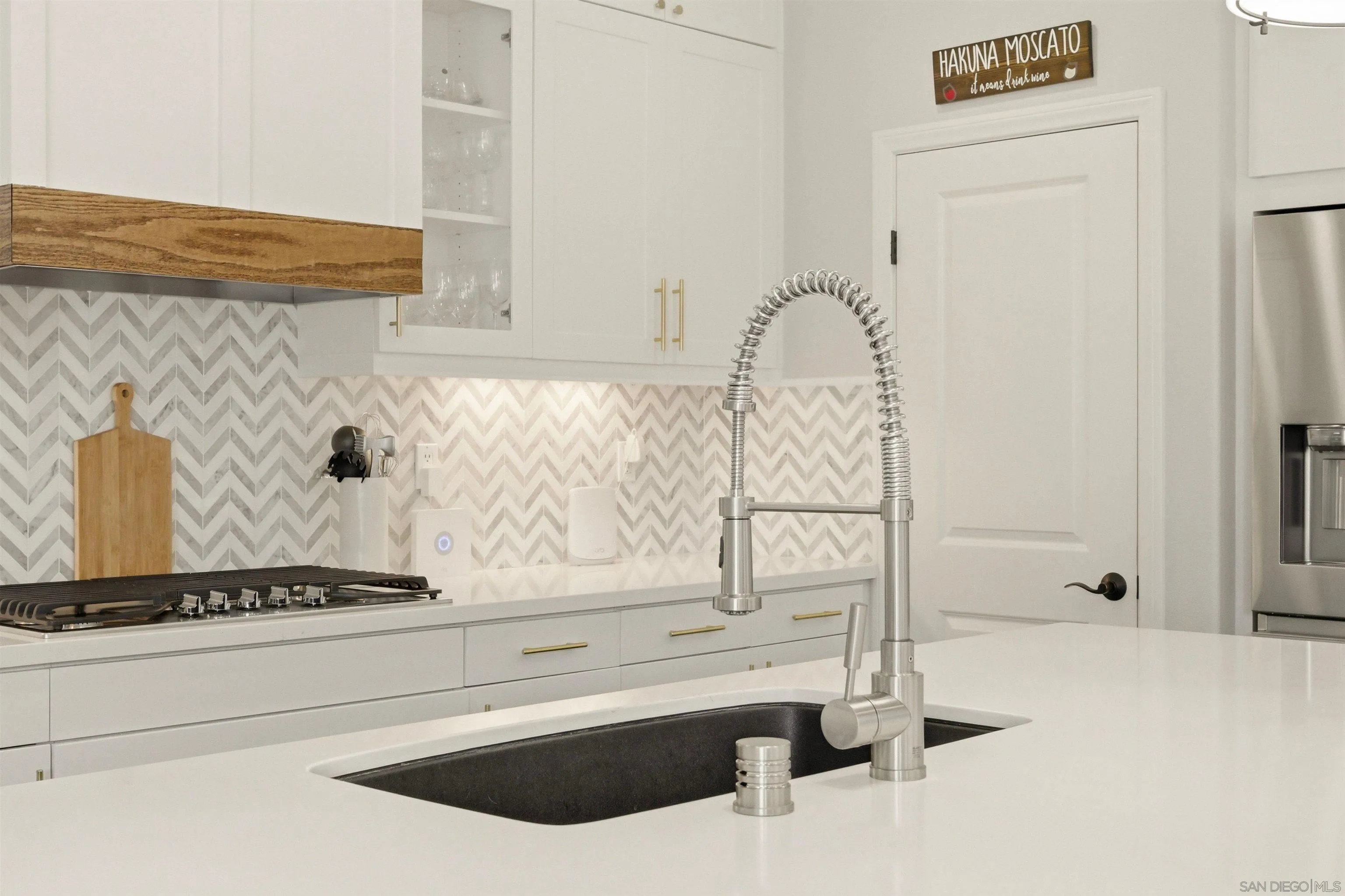 https://cdn.realtyfeed.com/cdn/127/260017653/f2901d7a7b42230ade6a53956ceb4c00.webp