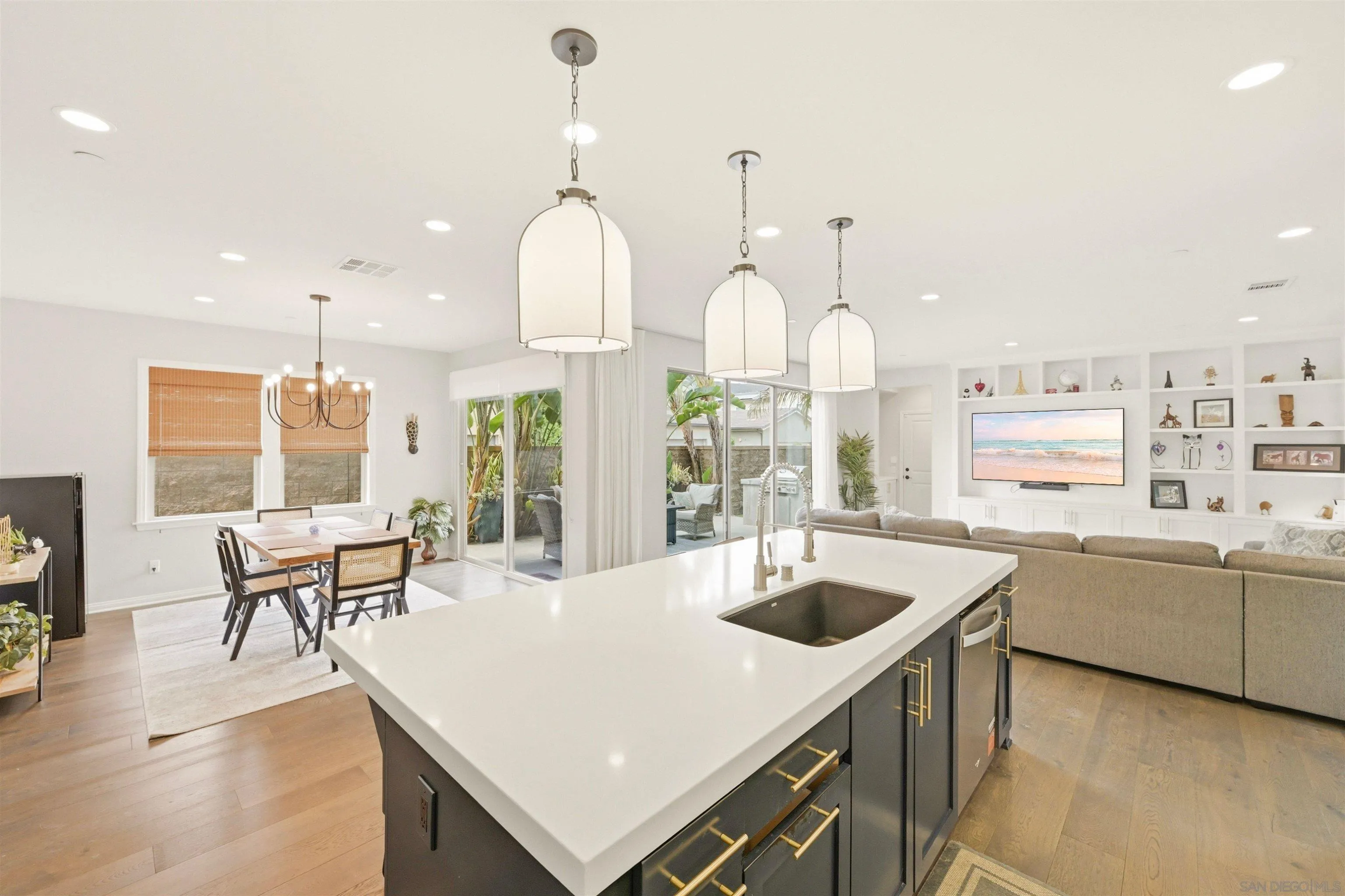 https://cdn.realtyfeed.com/cdn/127/260017653/feb16a128d375165c958d2c83554700b.webp