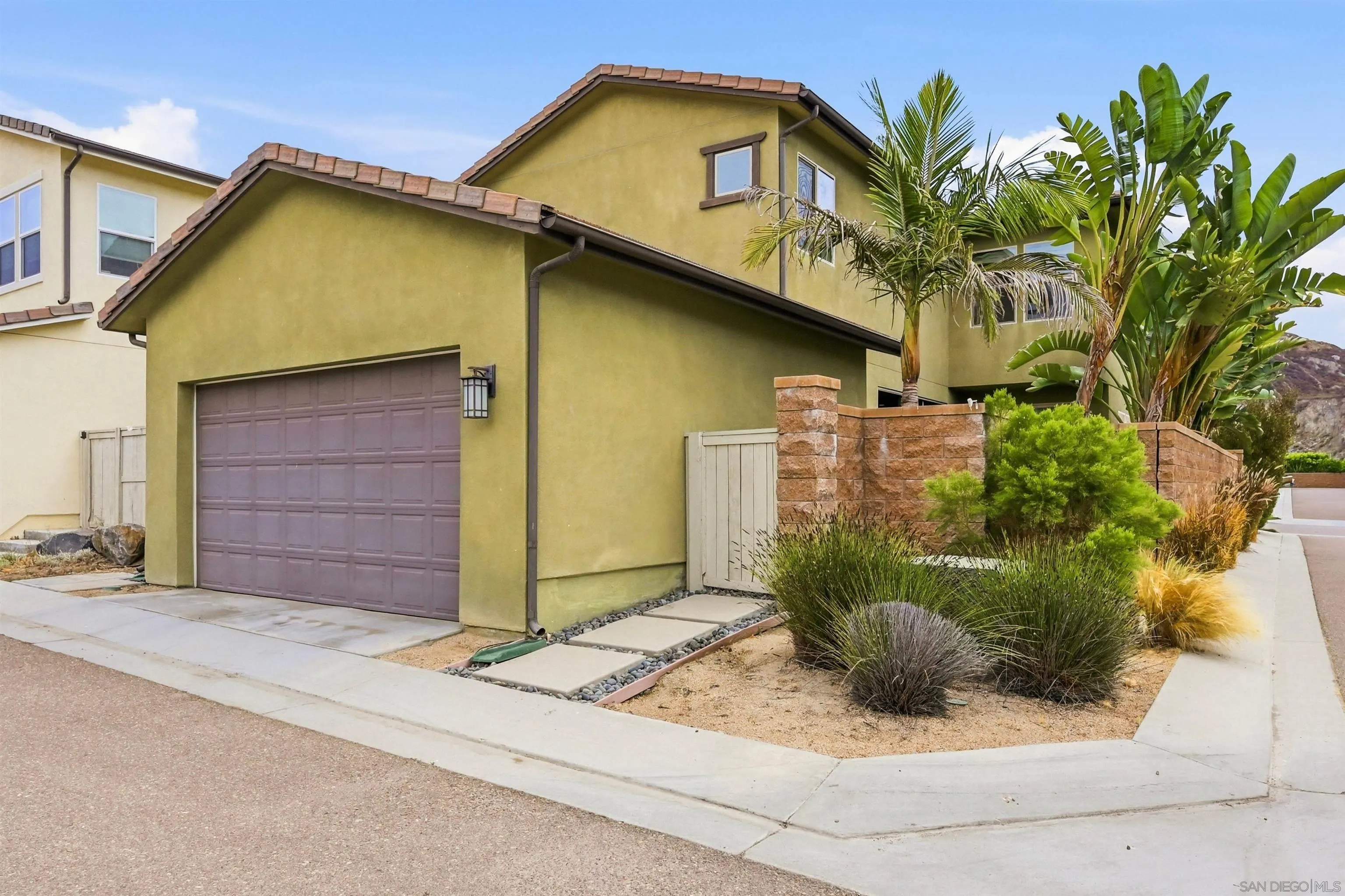 https://cdn.realtyfeed.com/cdn/127/260017653/ff856375361ddb28de501aeb8bf9f541.webp