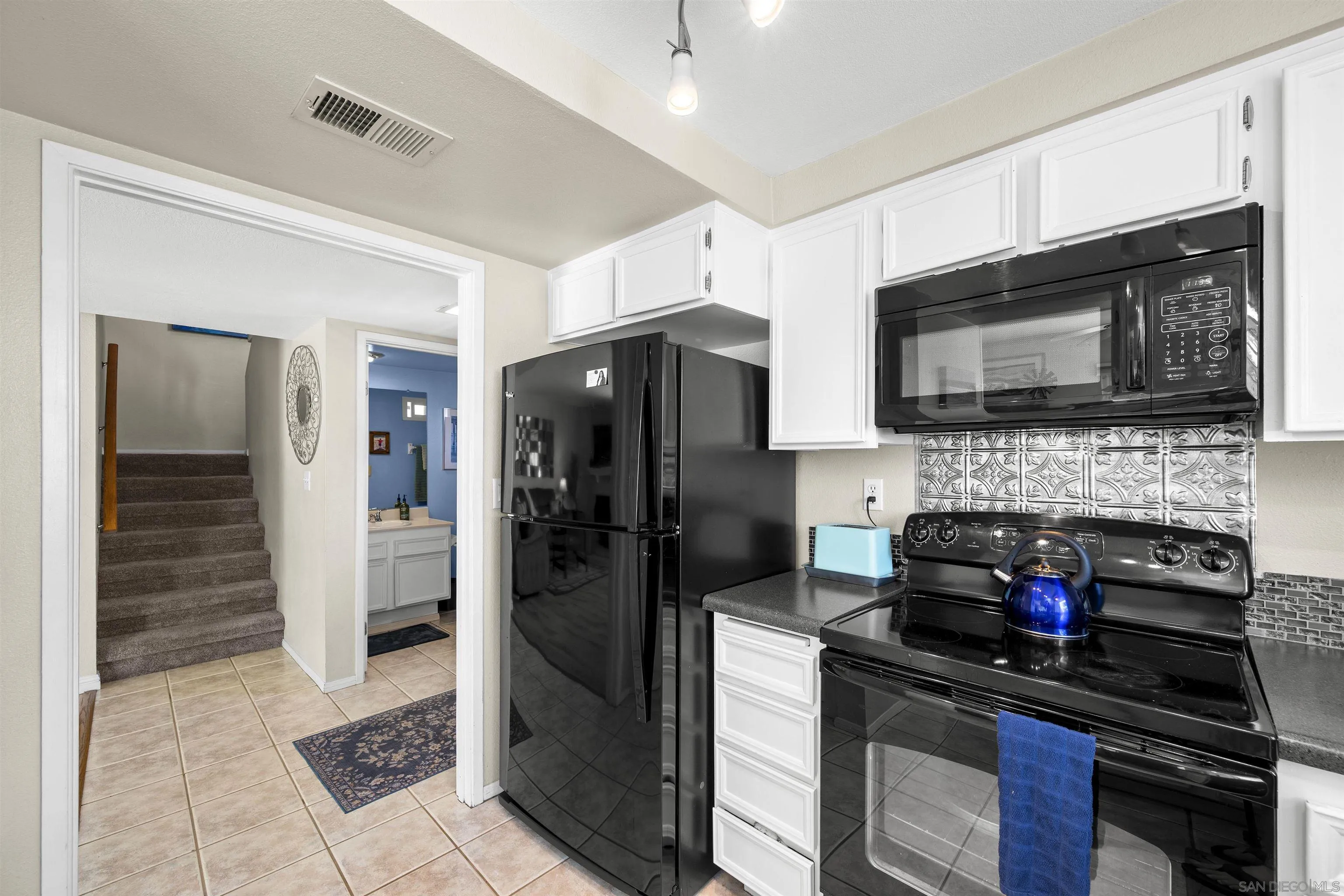 https://cdn.realtyfeed.com/cdn/127/260017658/2f59dc37caff75fb36a51a86f4514a98.webp